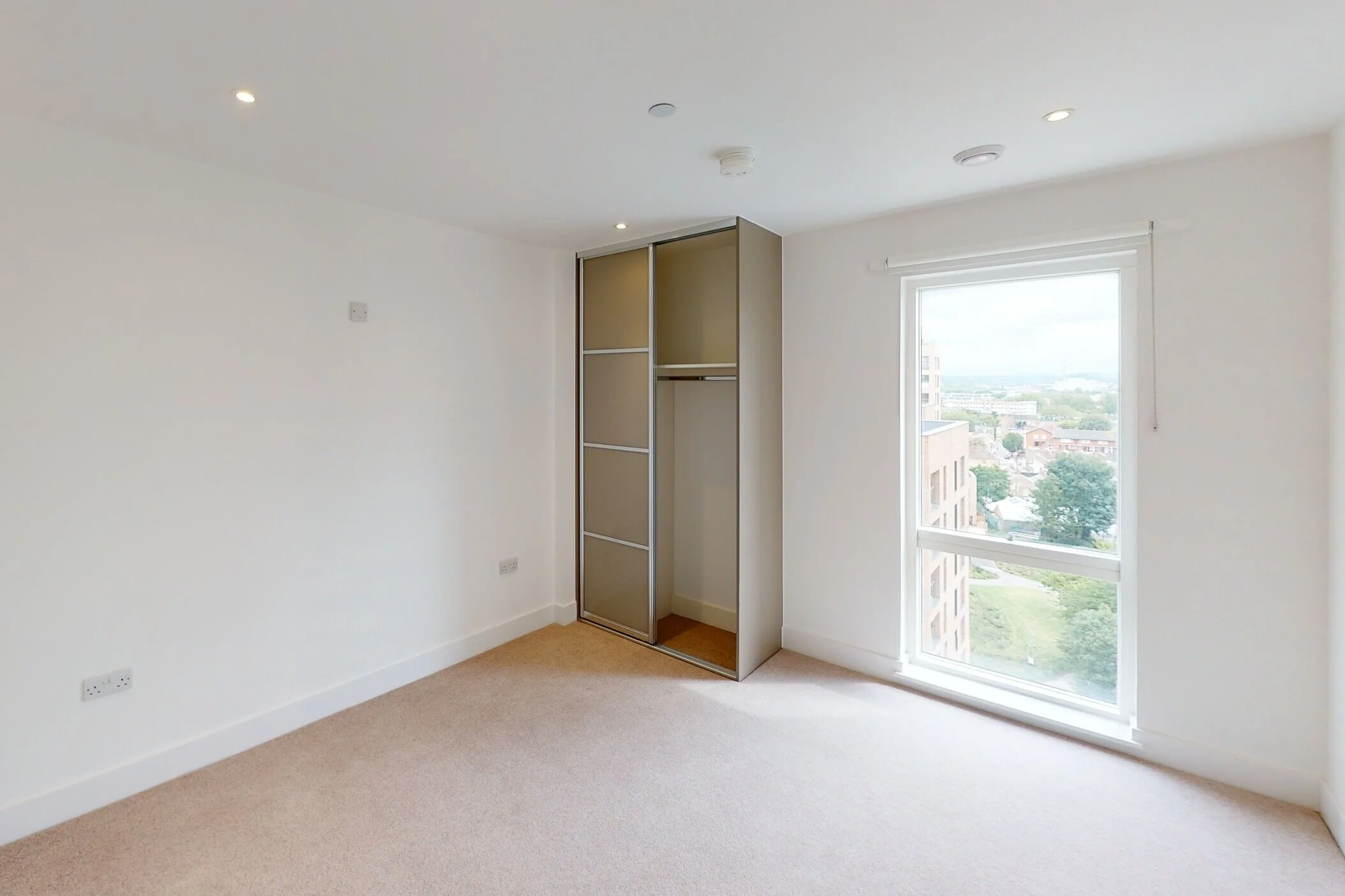 1002+-+Master+Bedroom+with+En+Suite+and+views+%281%29.jpg