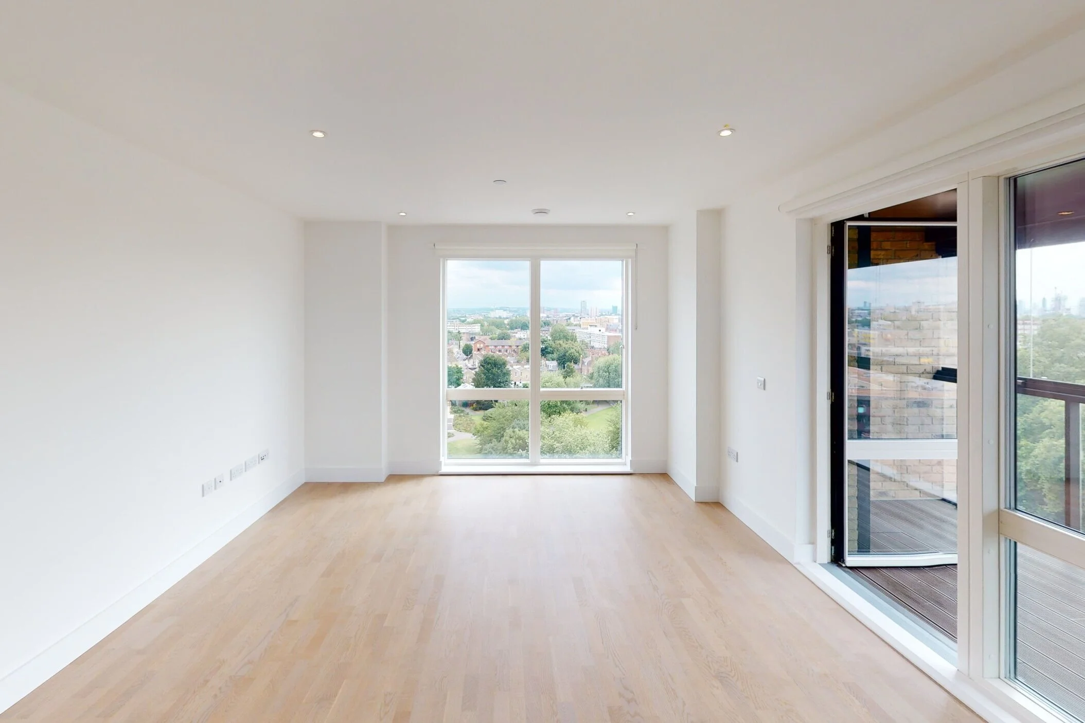 1002+-+Dual+Aspect+Living+room+with+views+across+the+city.jpg