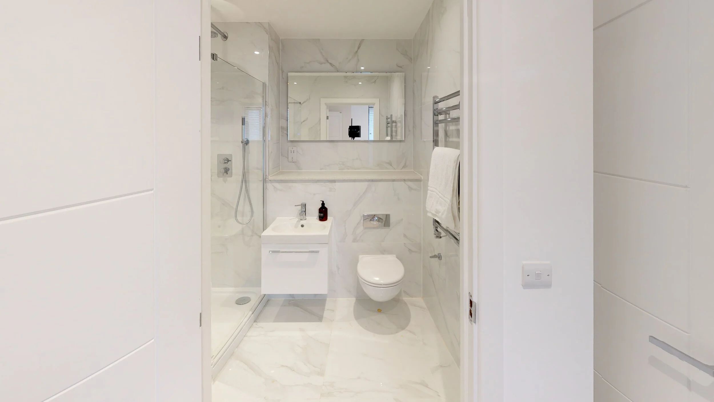 En Suite bathrooms in two and three bedroom apartments