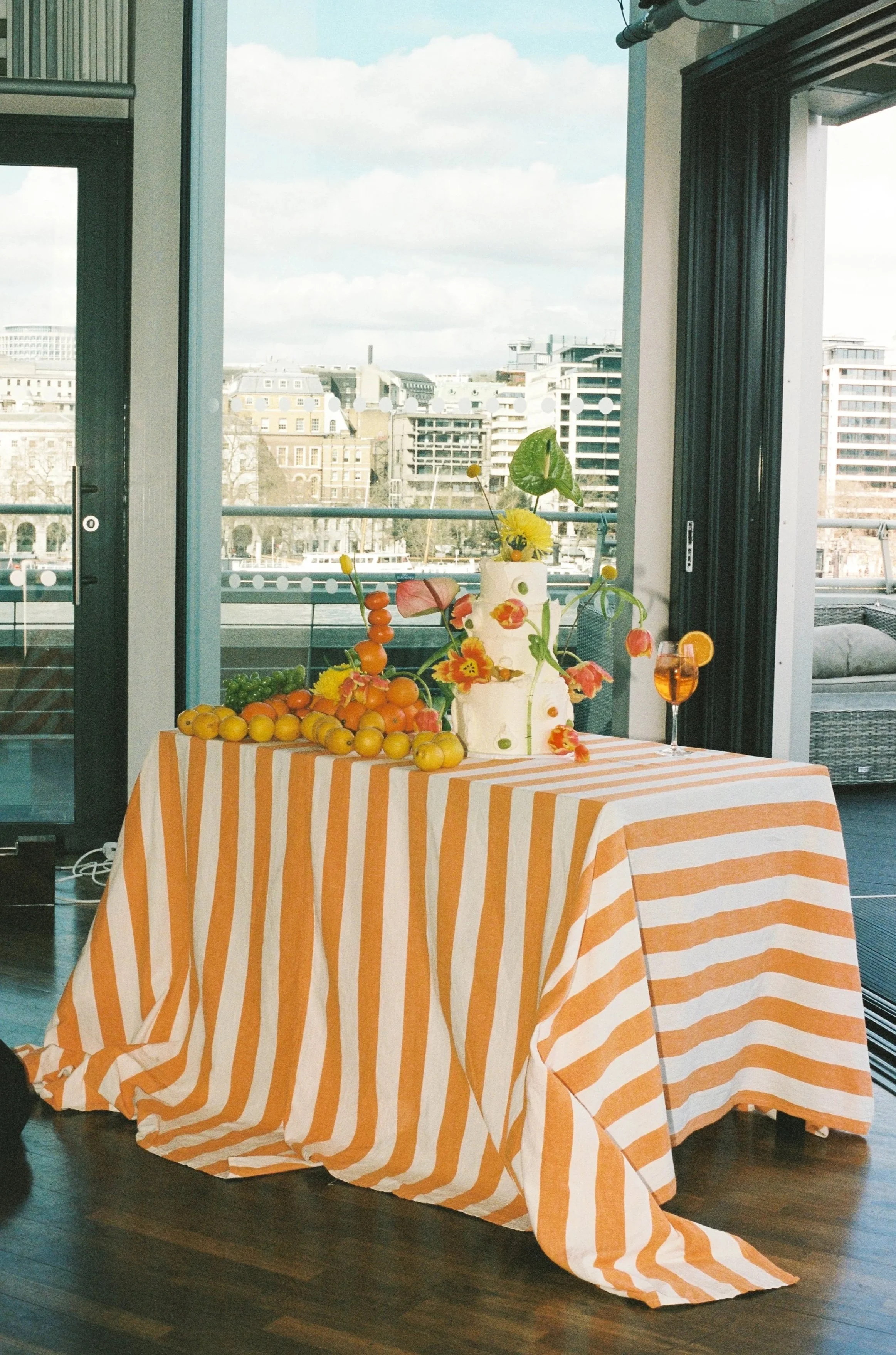 nuun | creative contemporary cakes