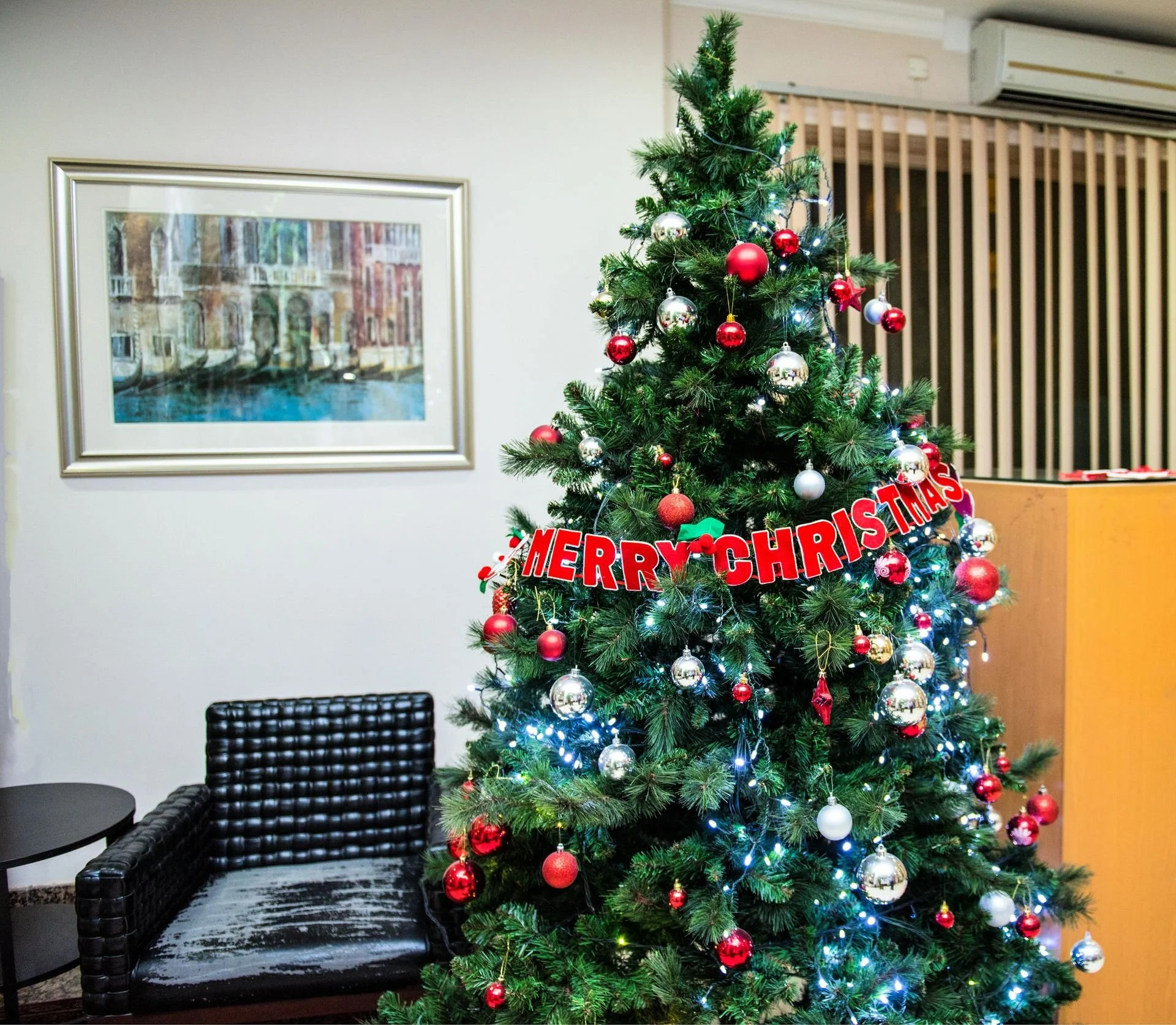 Hosting the Holidays with Ease: Mobility-Friendly Entertaining