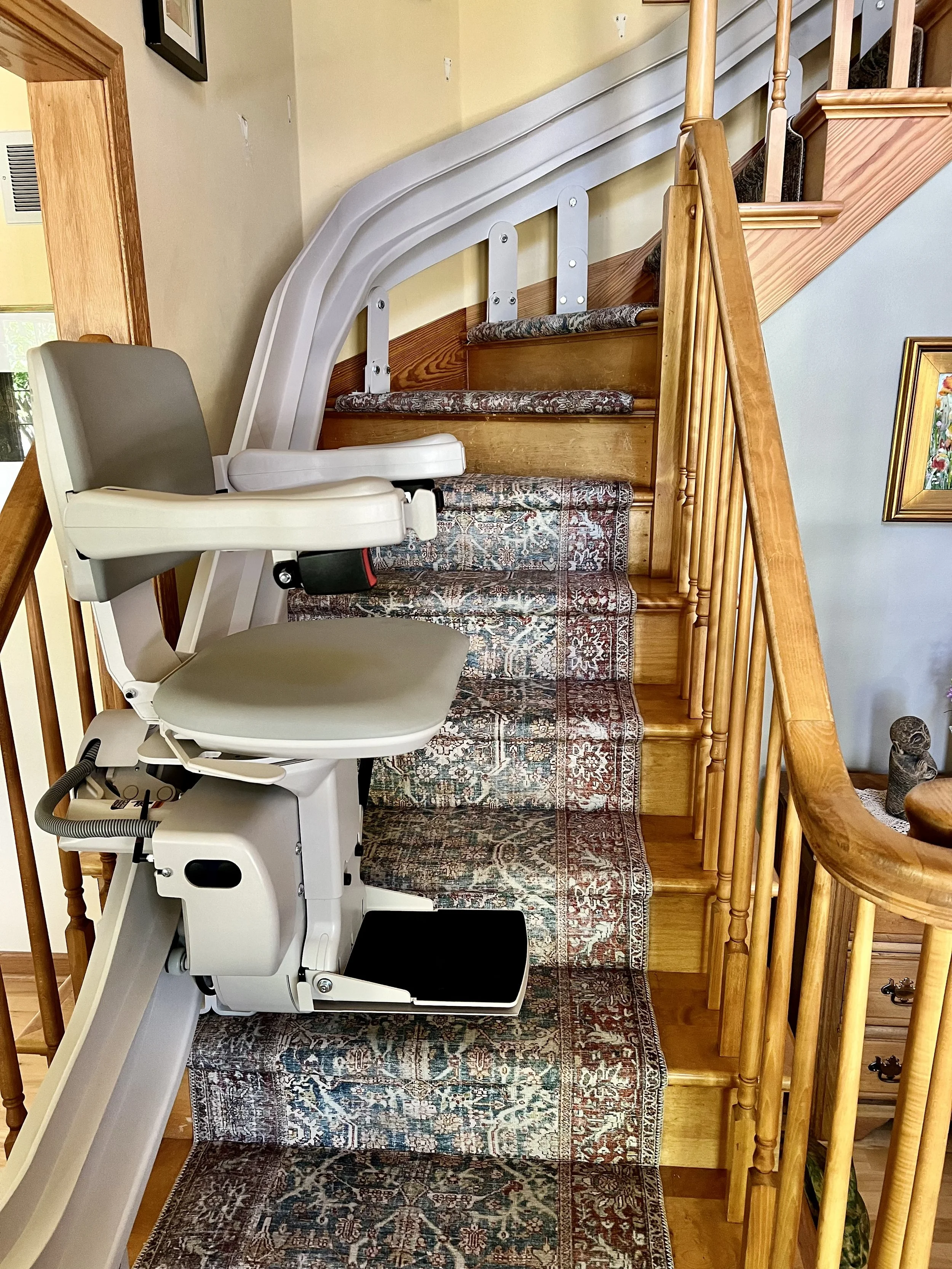curved stairlift.jpg