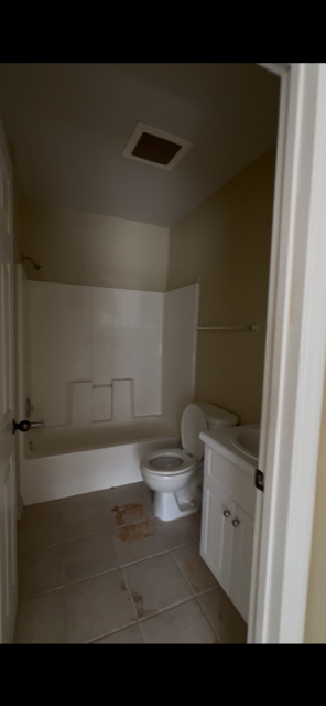 Before Picture of Guest Bathroom