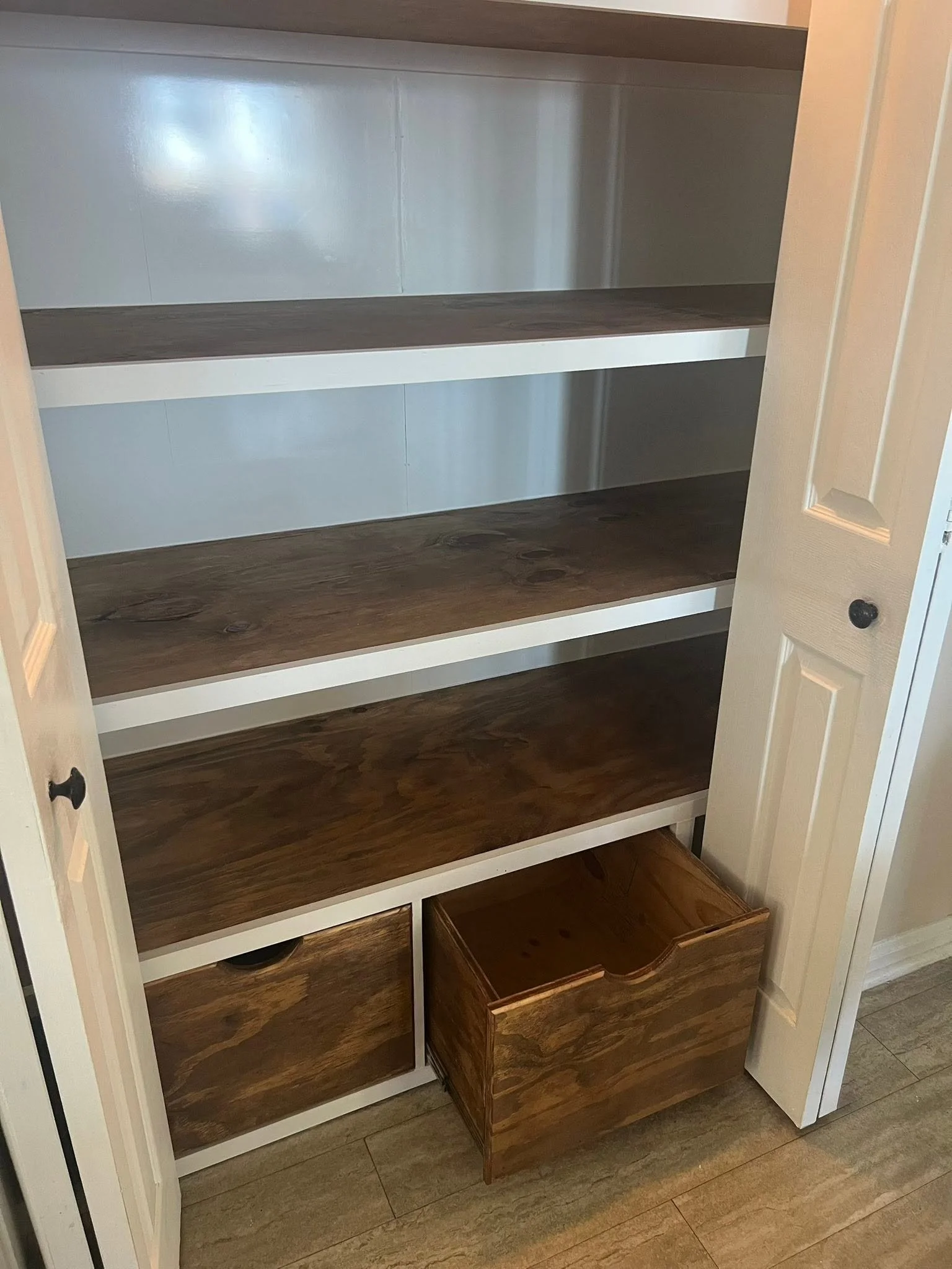 This historic home off St. Nicholas in the San Marco area had never been built for real function, just outdated metal racks that left everything unstable and cluttered.
We reimagined the space with a full custom upgrade: fresh paint, rich stained she
