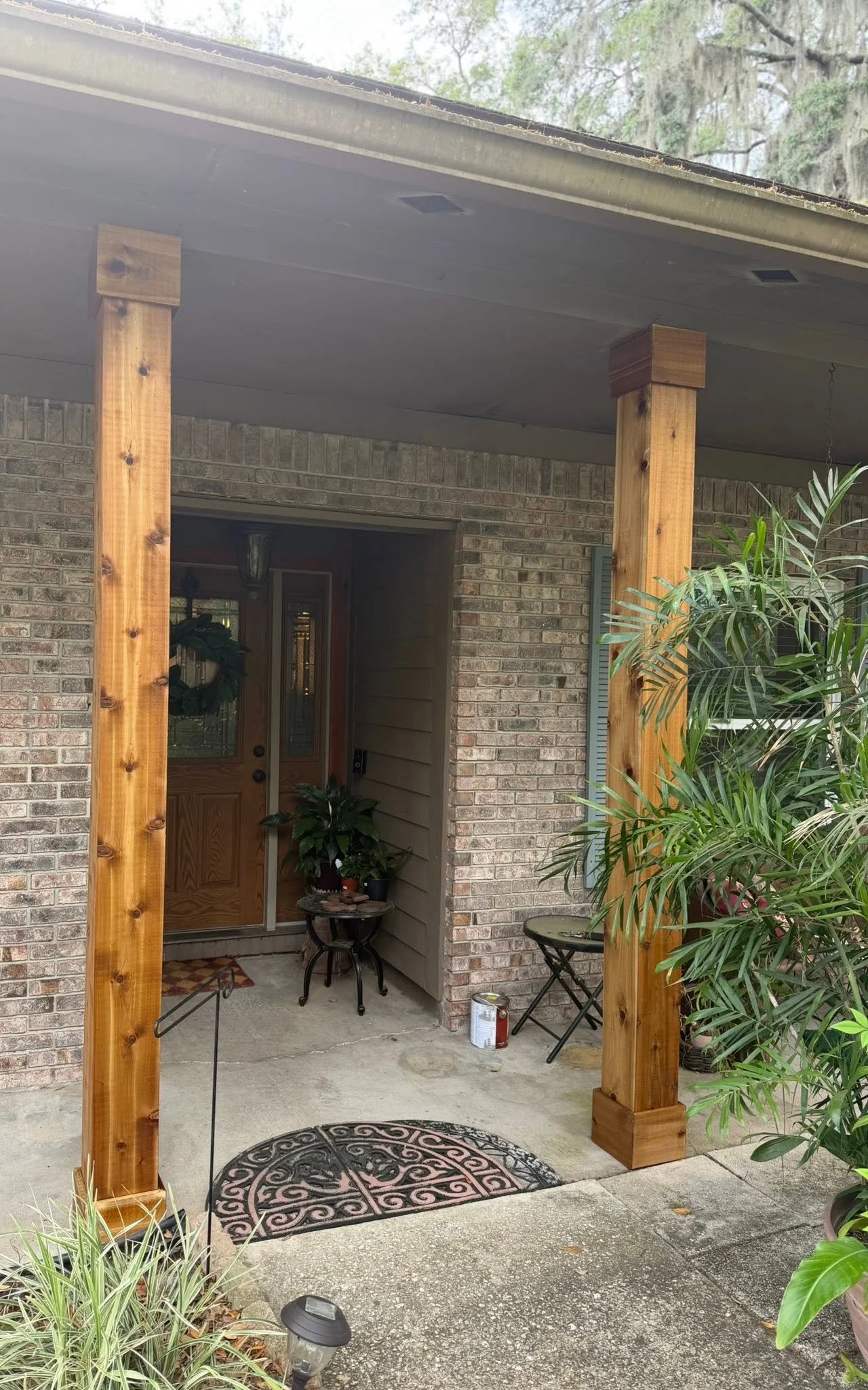 A simple porch post upgrade completely changed the look of this home’s entrance.
We installed new posts and finished them with a beautiful Hazelnut stain, creating a warmer, more welcoming appearance.