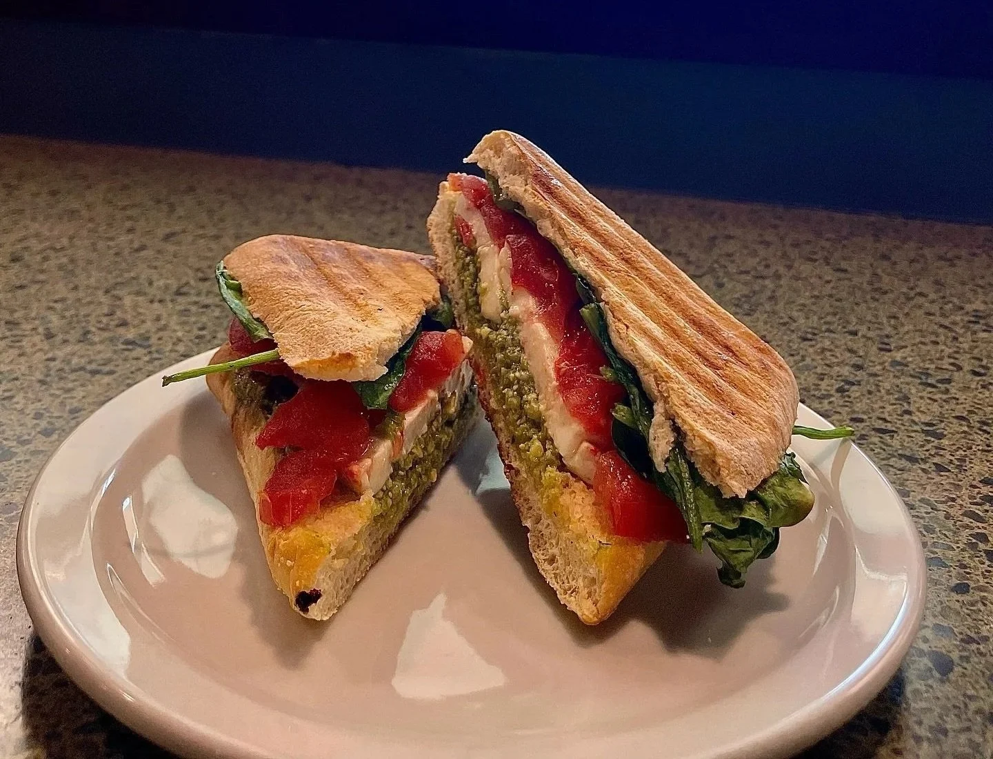 Tomato+pesto+panani.jpg