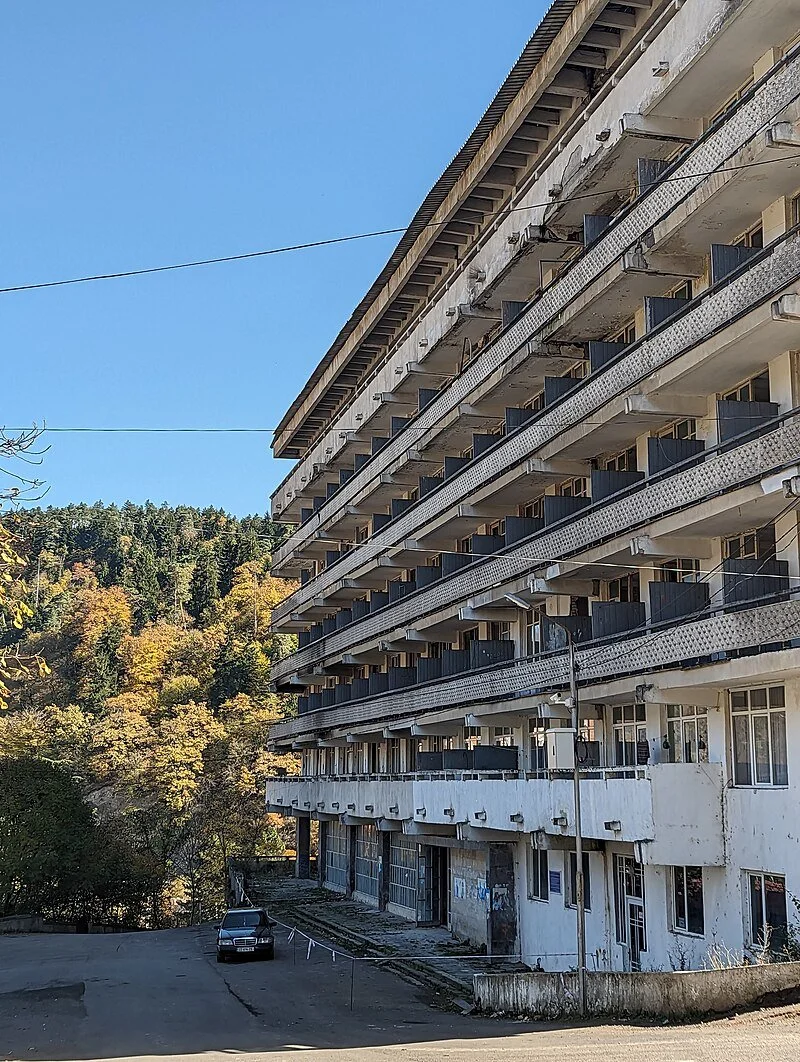 Abandoned “Tbilisi” hotel building in Borjomi.jpg