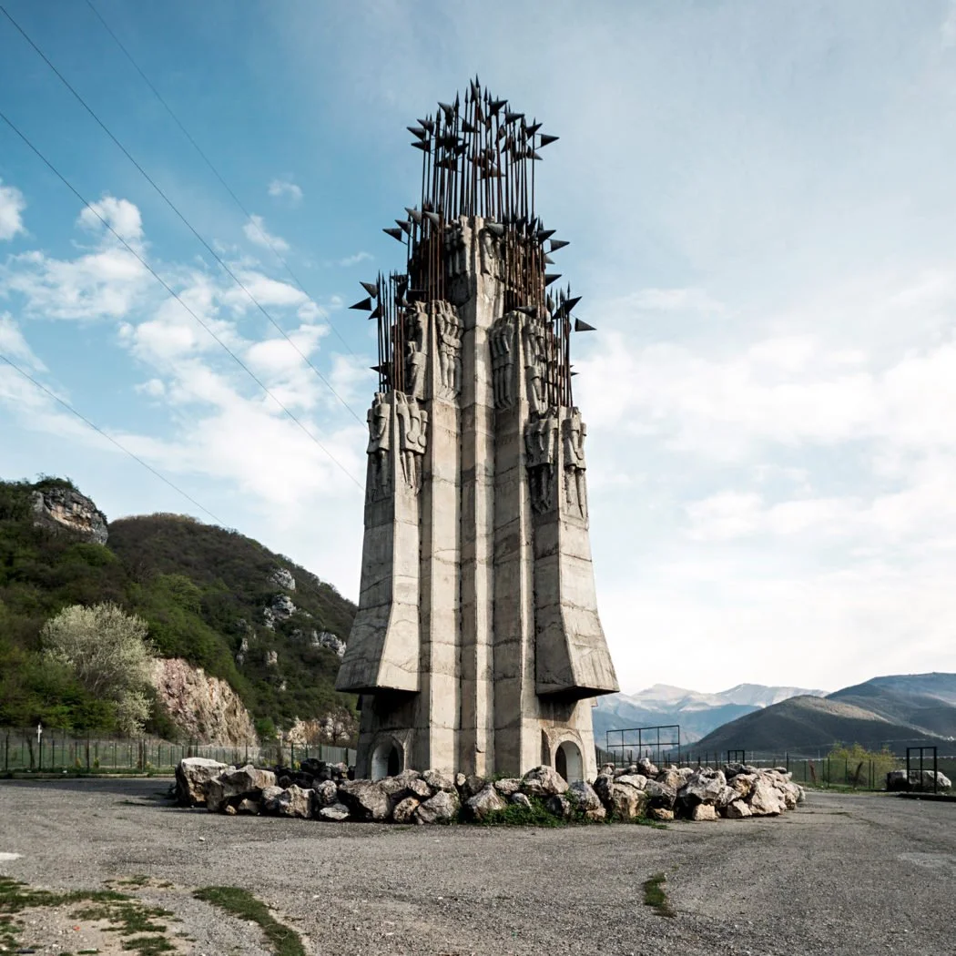 Aragveli monument, Zhinvali.jpg