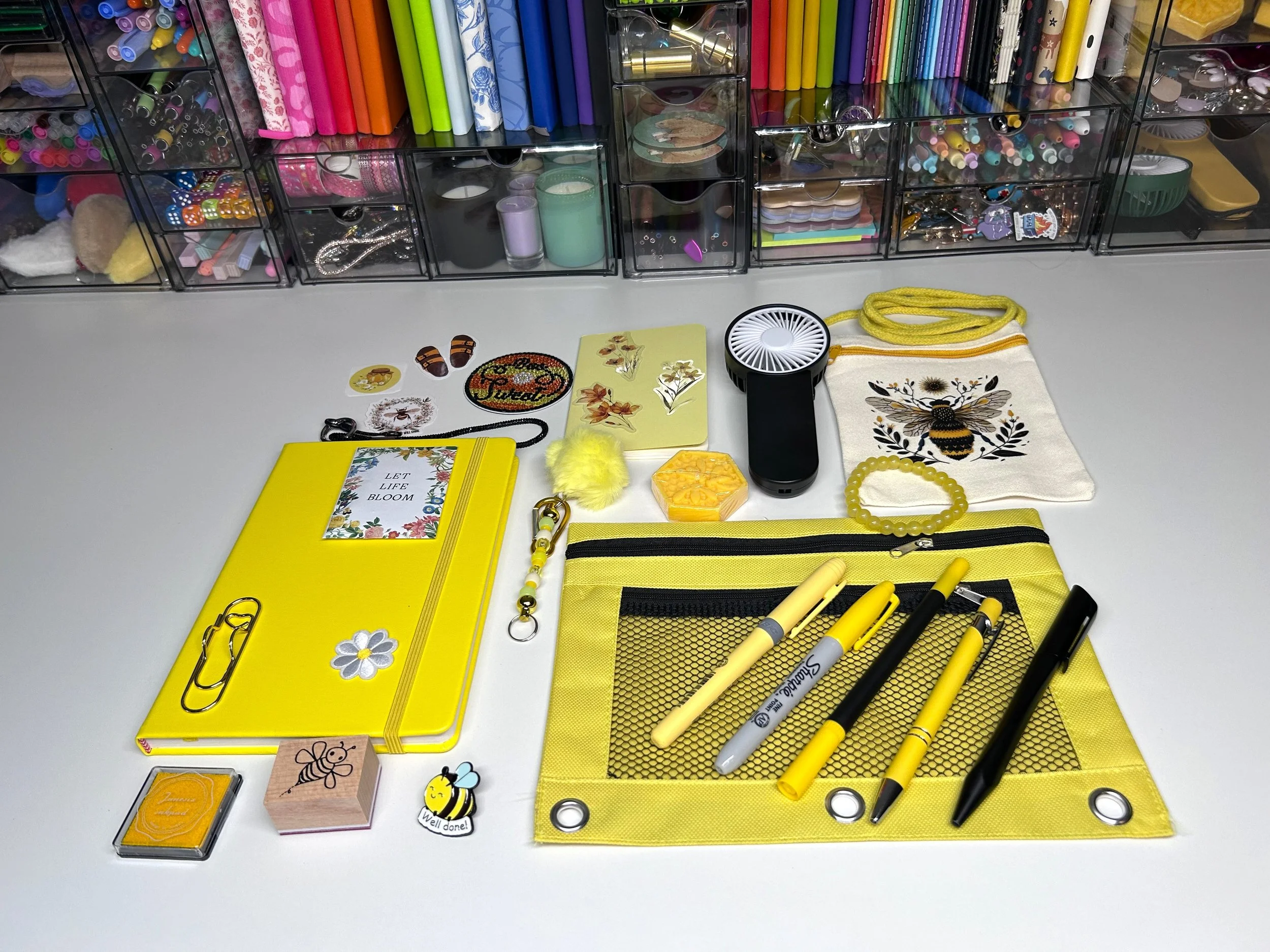 Happy Honey Bee - Trove (20 Item)