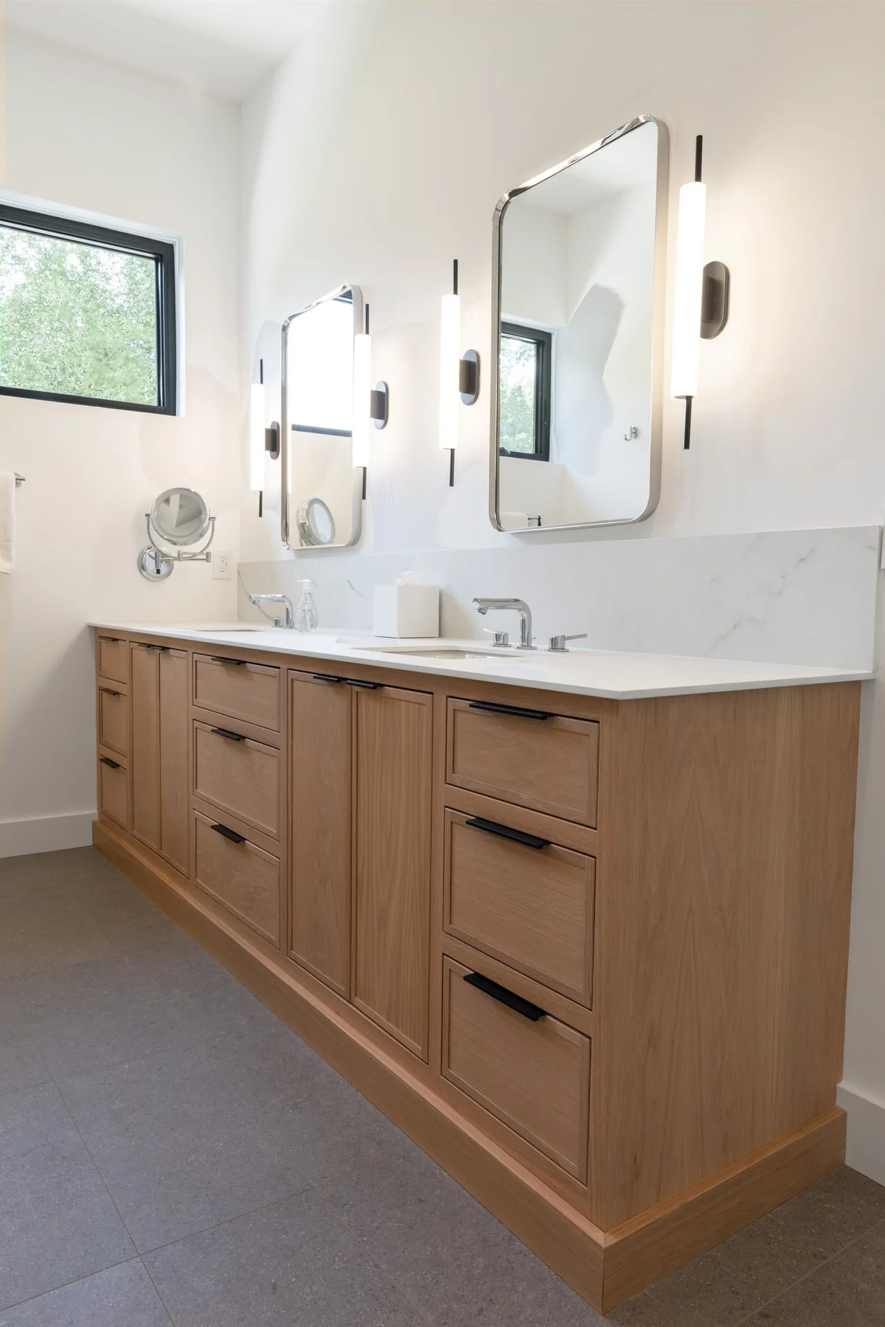 shp25032_Mellot_MasterBath_12508-HDR-Edit2.jpg
