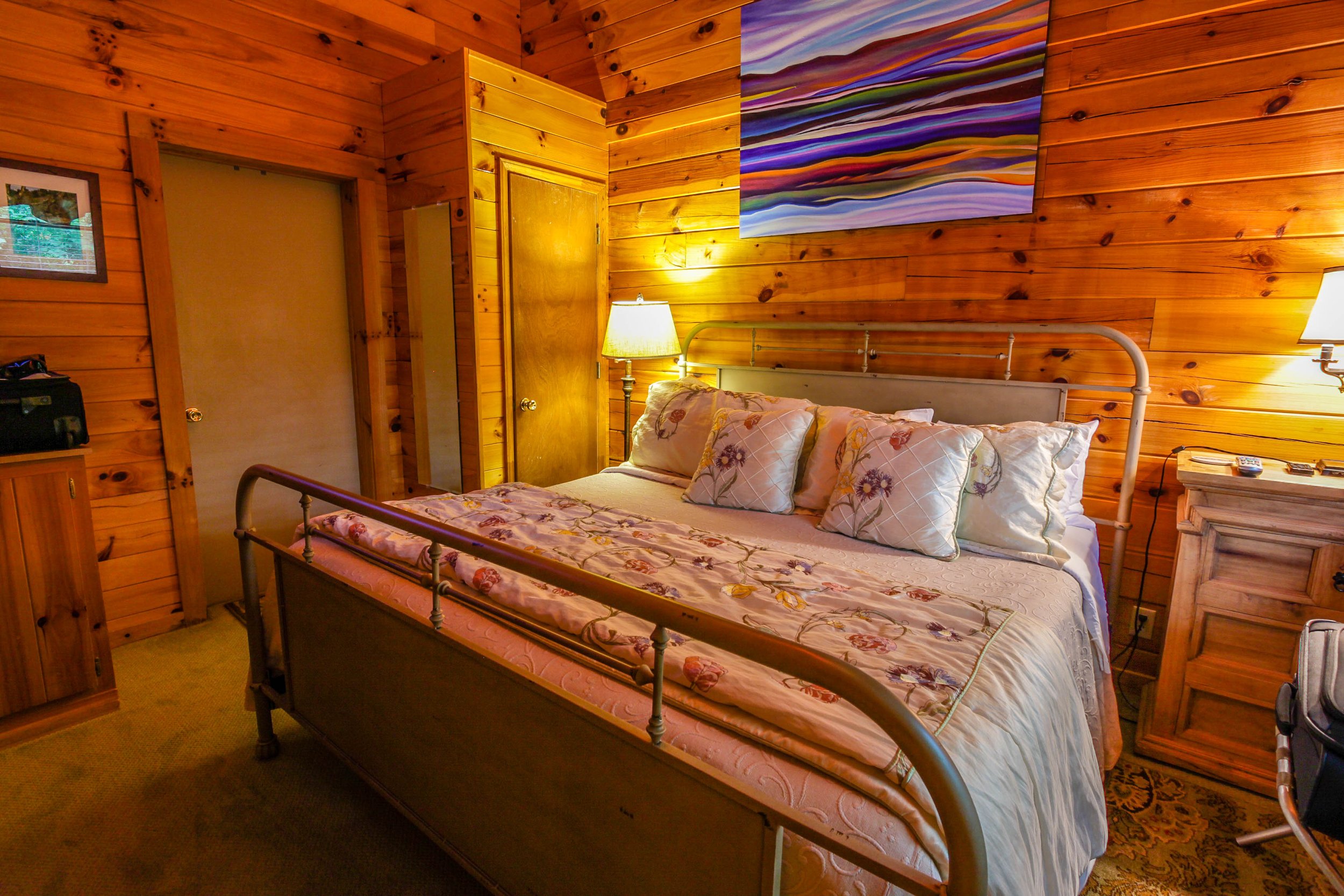 Mountainaire-MainStreet-Cabin-Romance-King.jpg