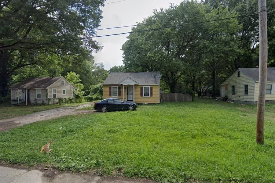 2569 Henderson St.jpg