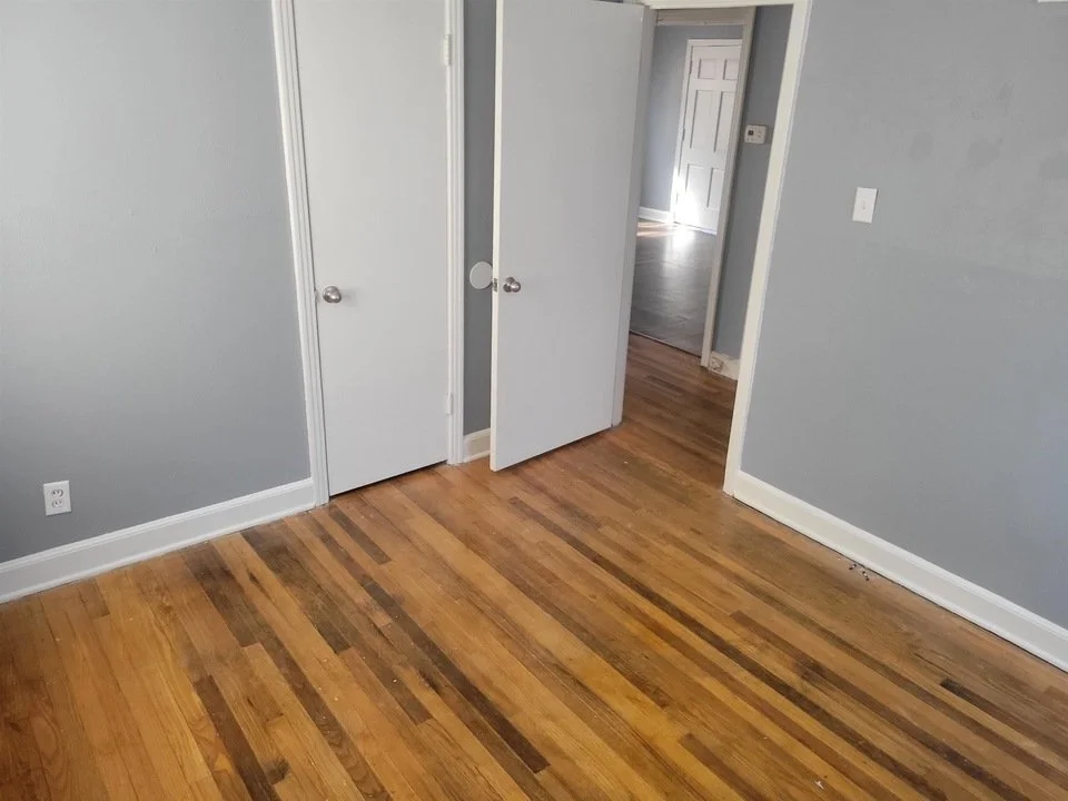 1570 Rebecca St - 3.jpg