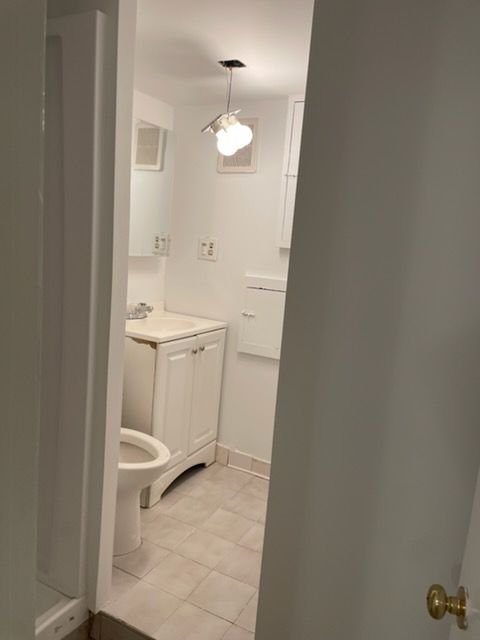 825 Franklin Ave Basement Unit - 6.jpg