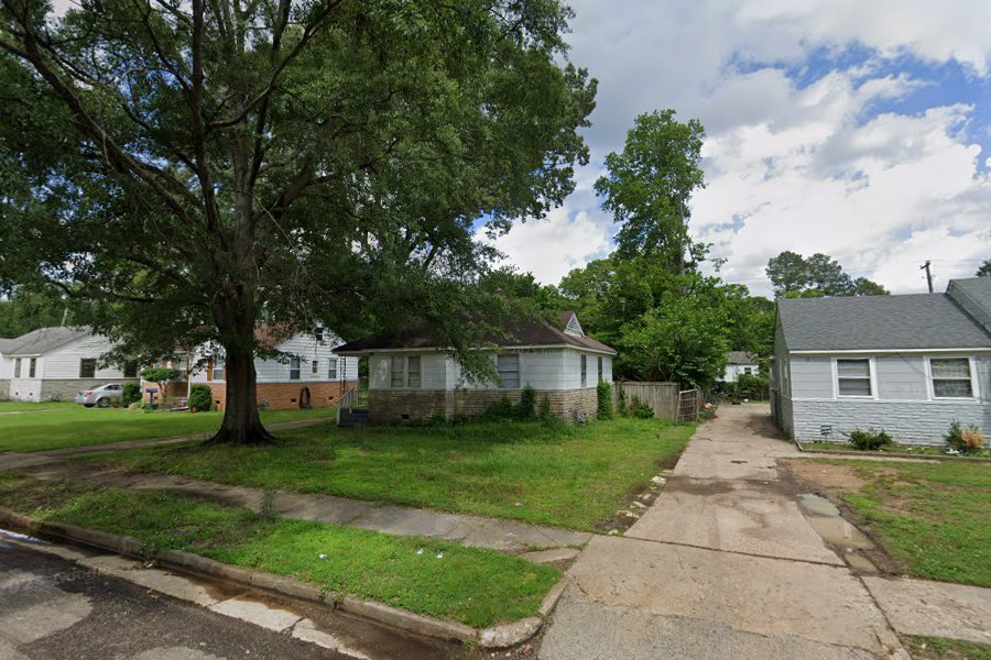 1570 Rebecca St - 6.jpg