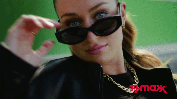 maxx_what_makes_you_you_-_jordyn_huitema_v11080p-ezgif.com-video-to-gif-converter.gif