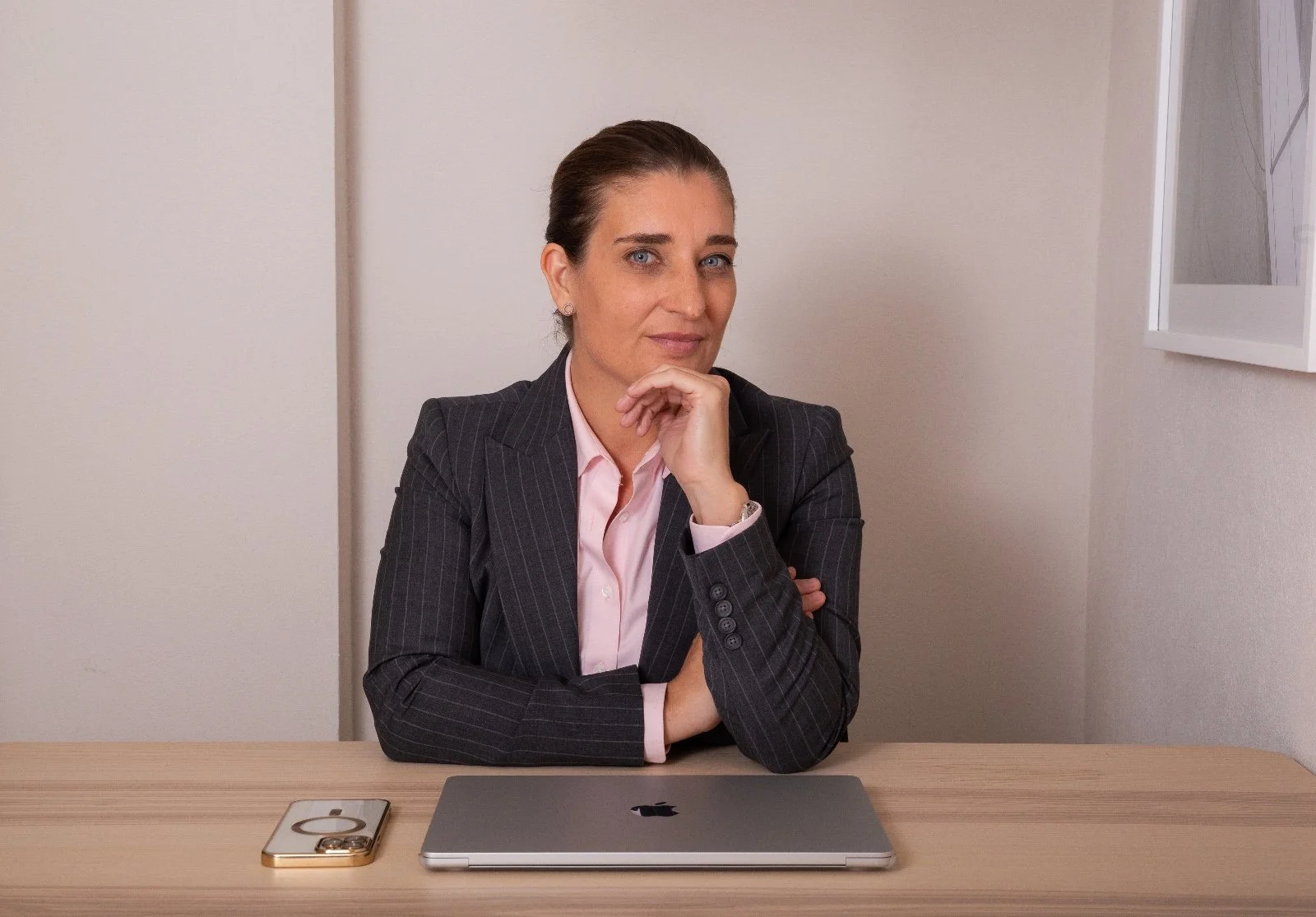 Professional portrait of a woman seated at a desk, featured among SANT Language Studio's online Spanish language instructors.