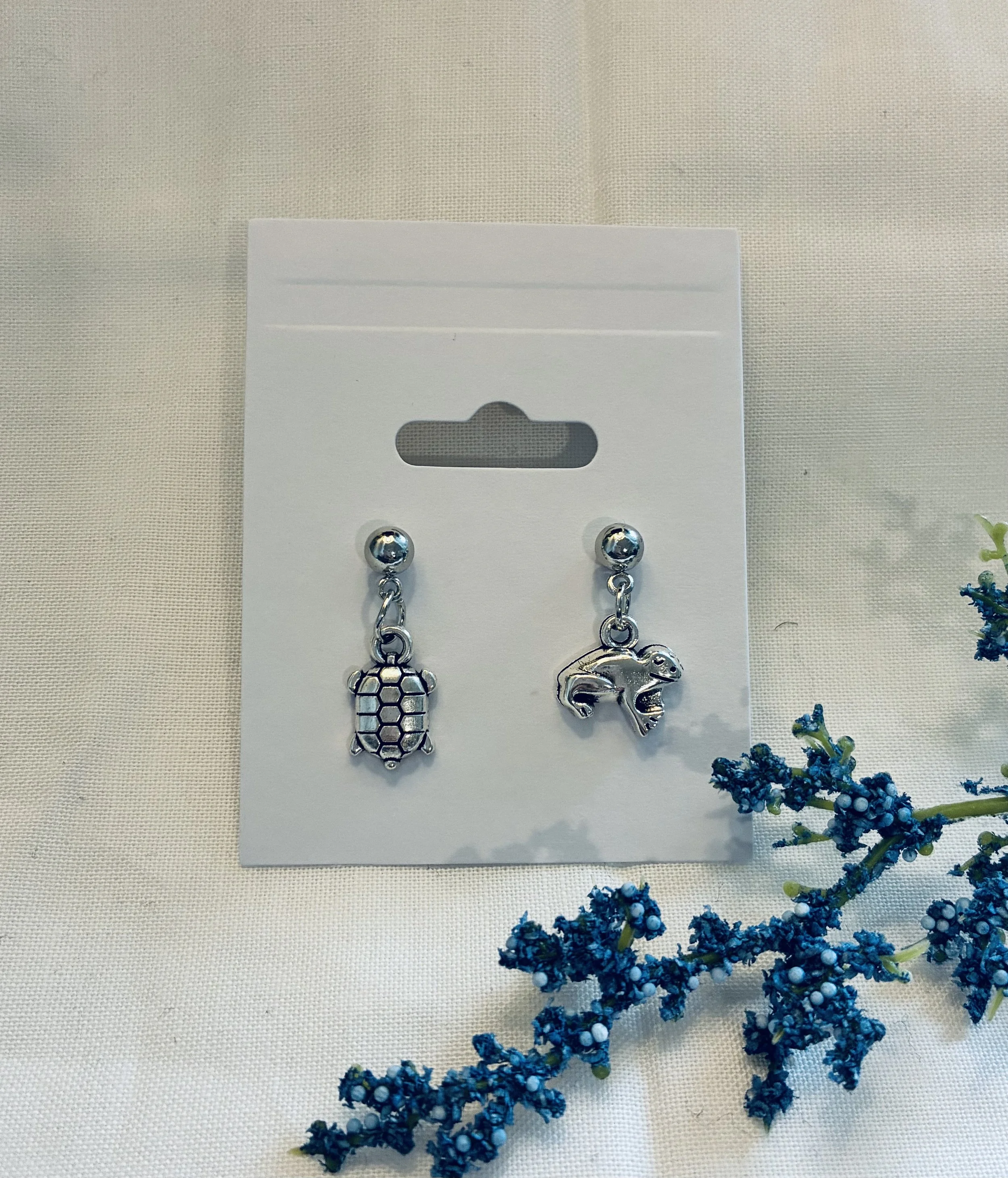 Turtle & Frog mismatched earrings H/a