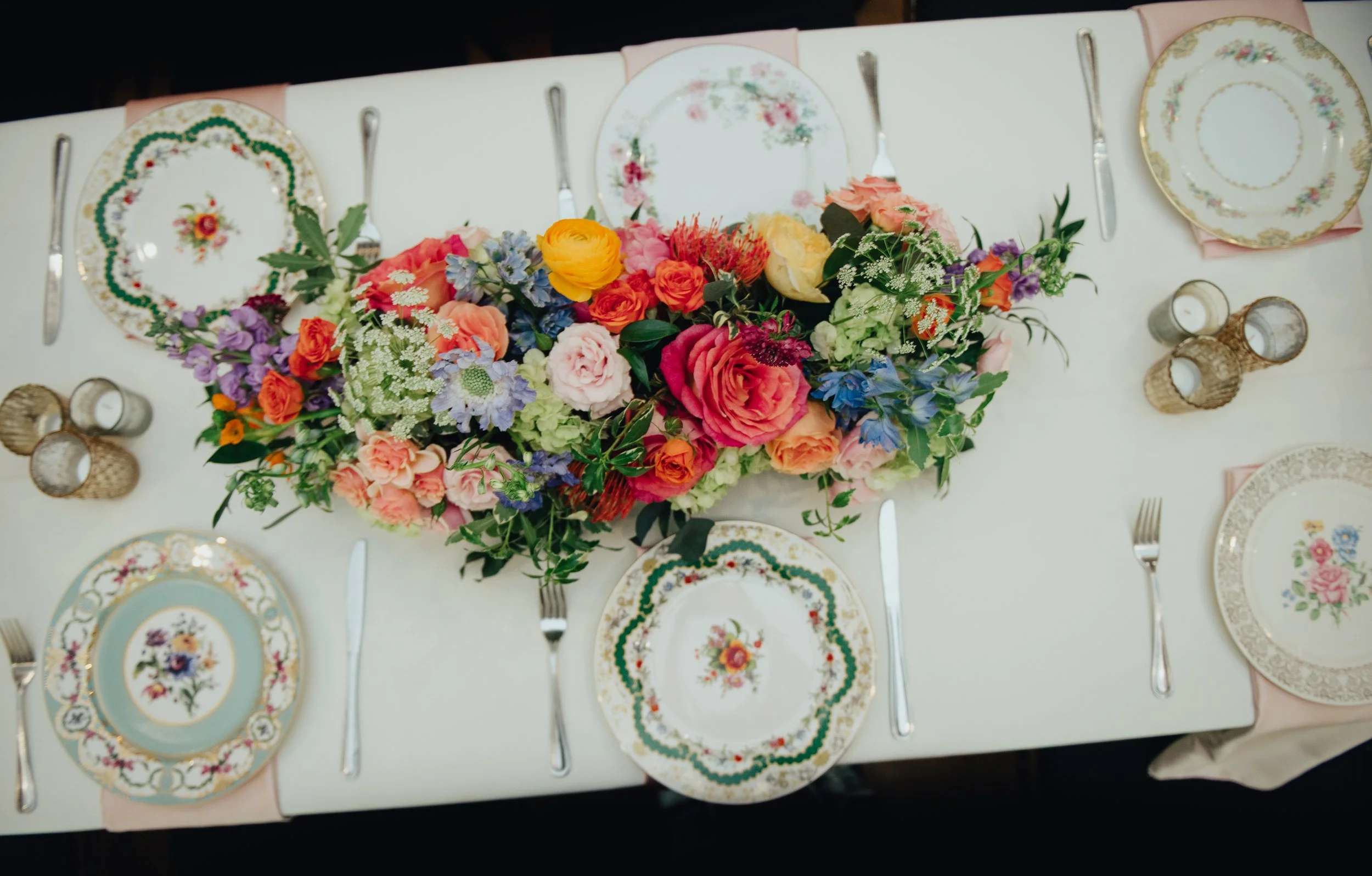 wedding-vintage-table-flowers-1.jpg