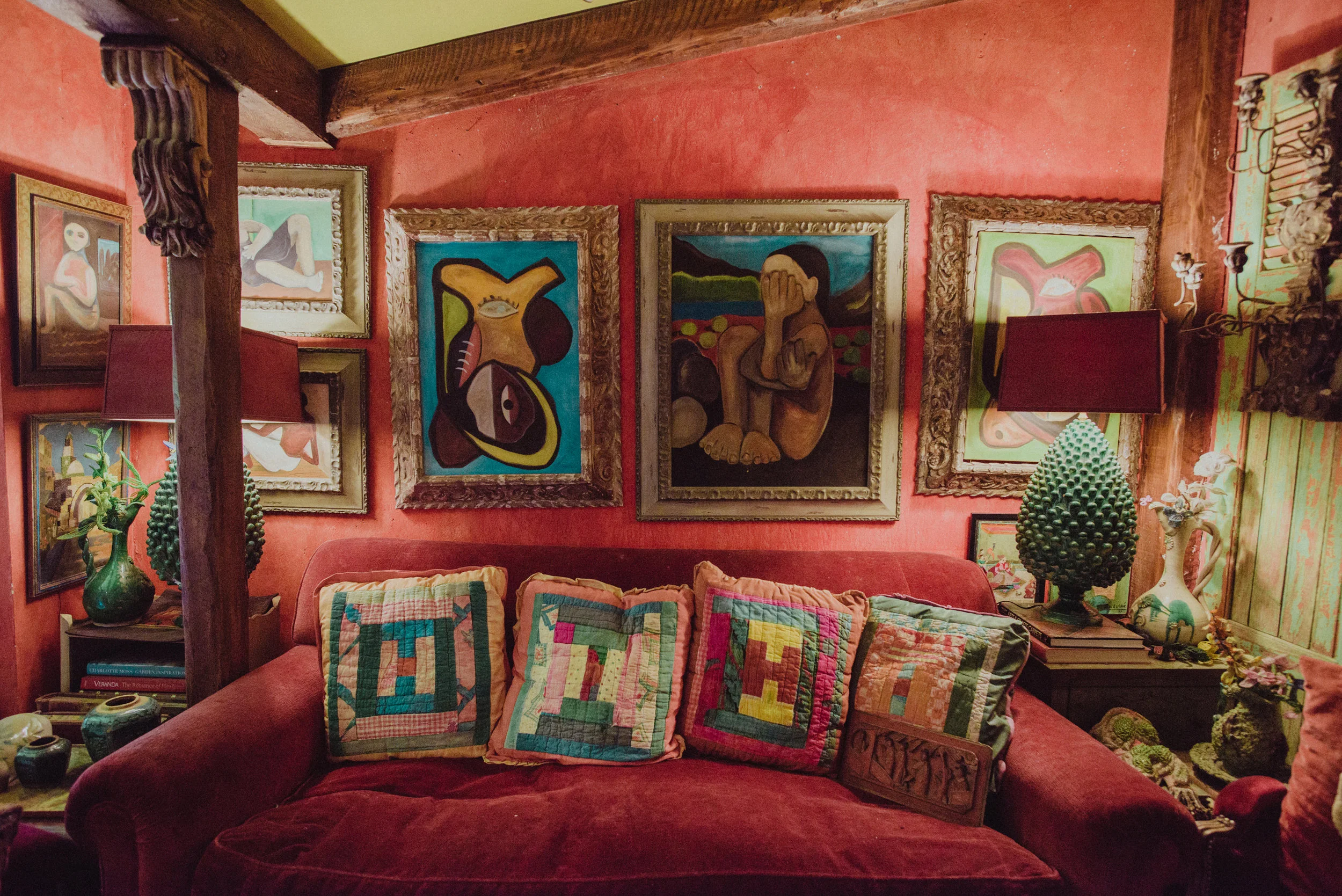 interiors-345436.jpg