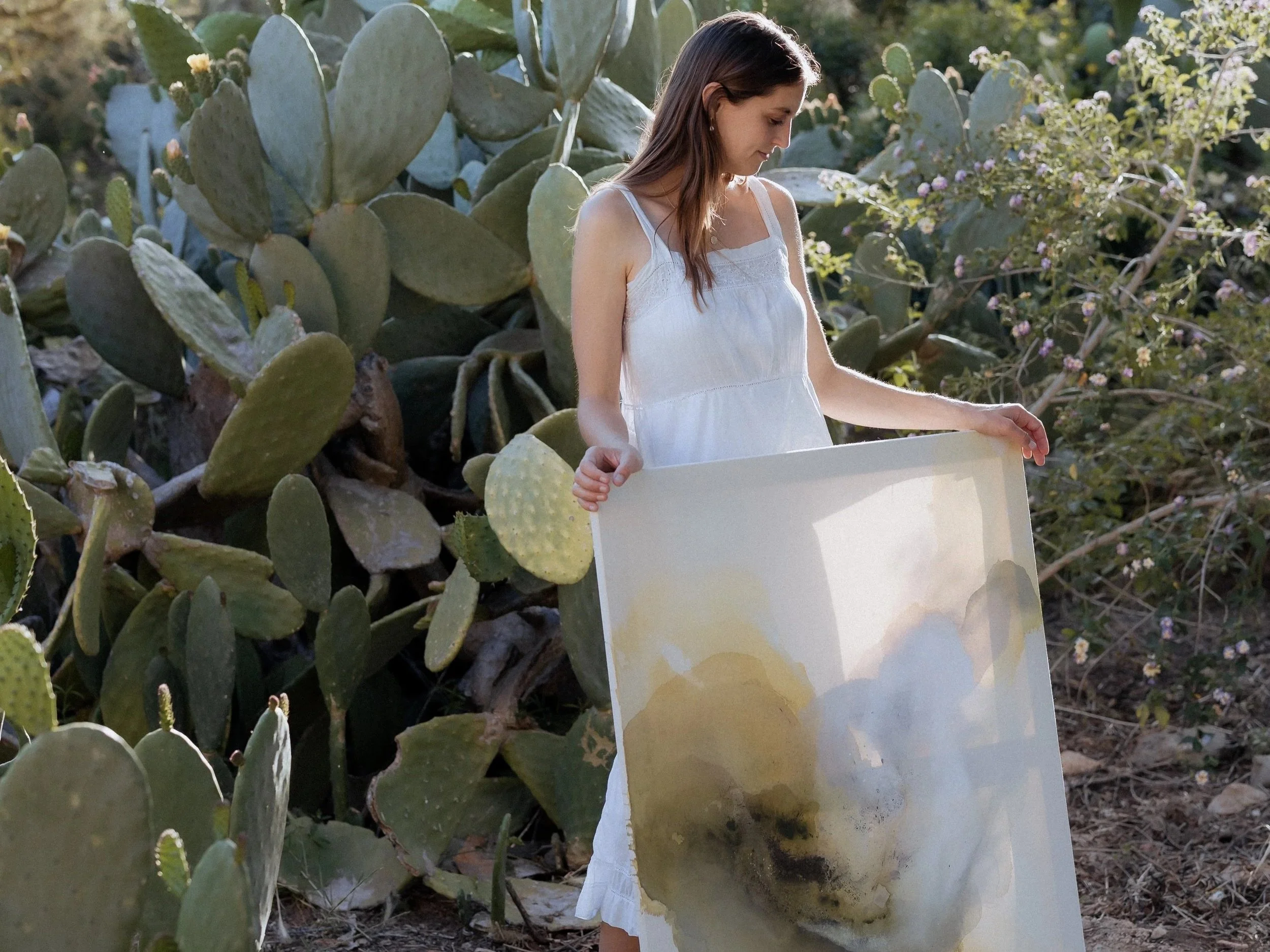 Mallorca artist Denize Jung presenting her original abstract artwork surrounded by Mediterranean plants and the peaceful atmosphere of her finca garden.