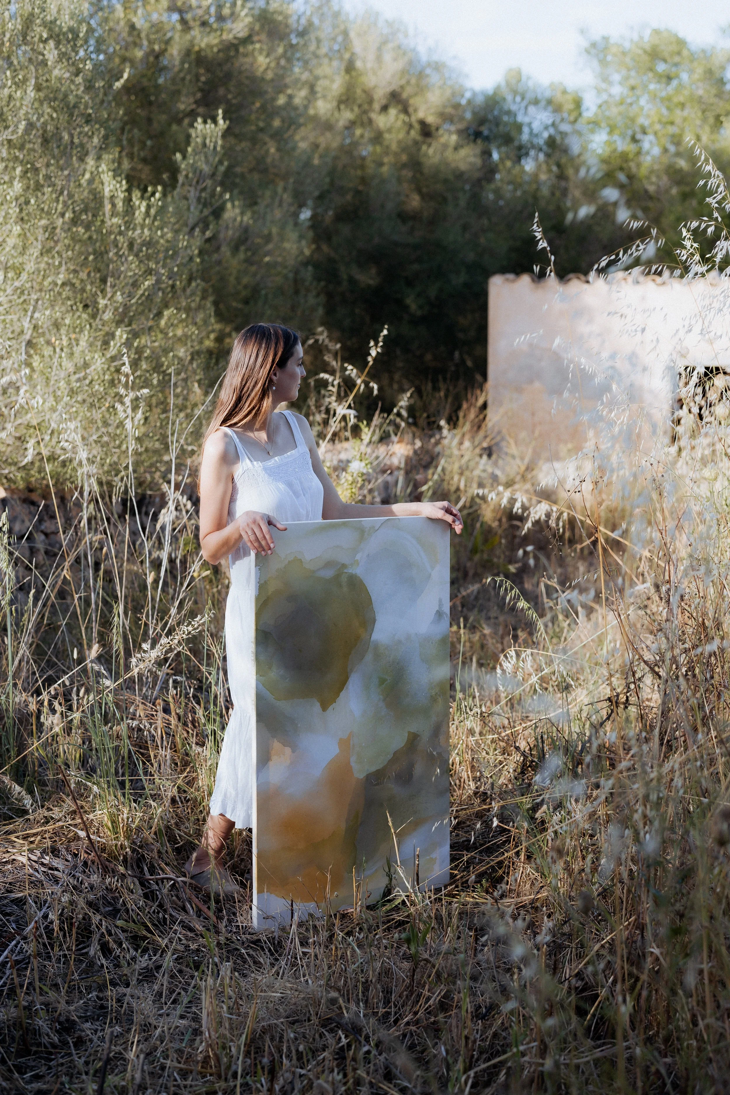 Artist Denize Jung creating contemporary abstract artwork in her Mallorca studio, inspired by slow Mediterranean living.