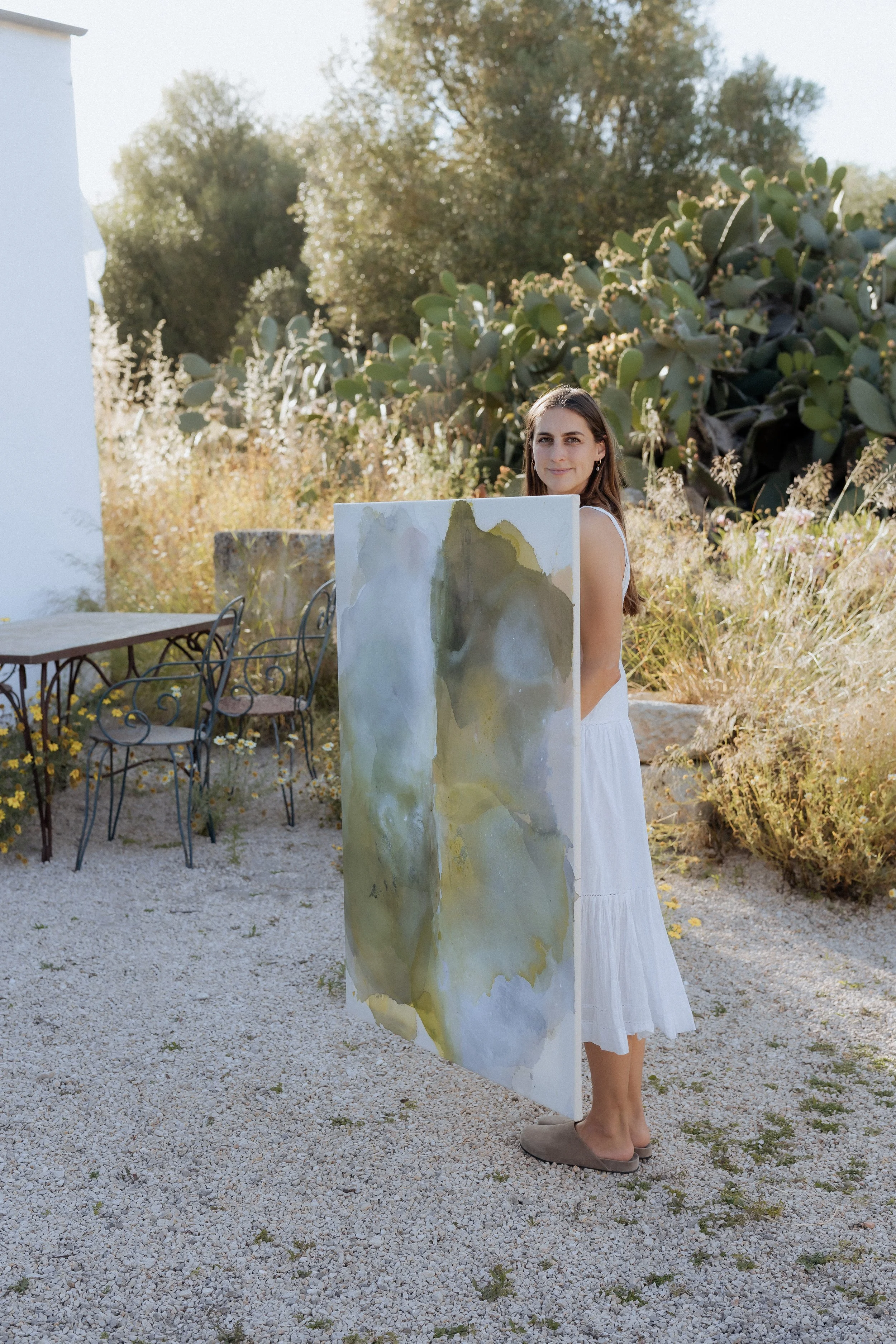 Denize Jung, contemporary abstract artist based in Mallorca, creating layered artworks inspired by Mediterranean landscapes, natural textures and slow living.