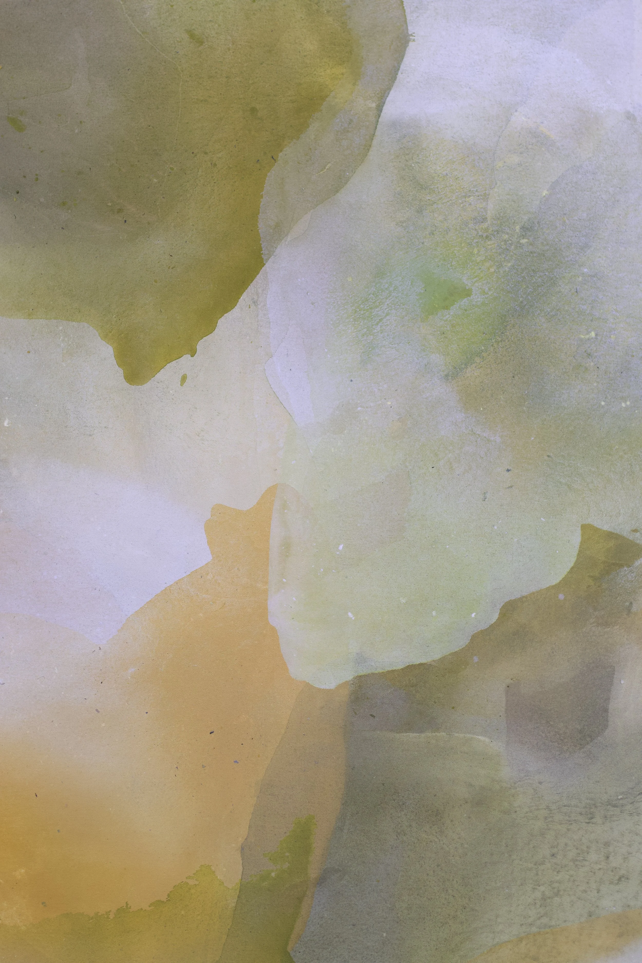 Abstrakte Aquarellmalerei in Pastellfarben mit blauen, grünen, gelben und orangenen Tönen.