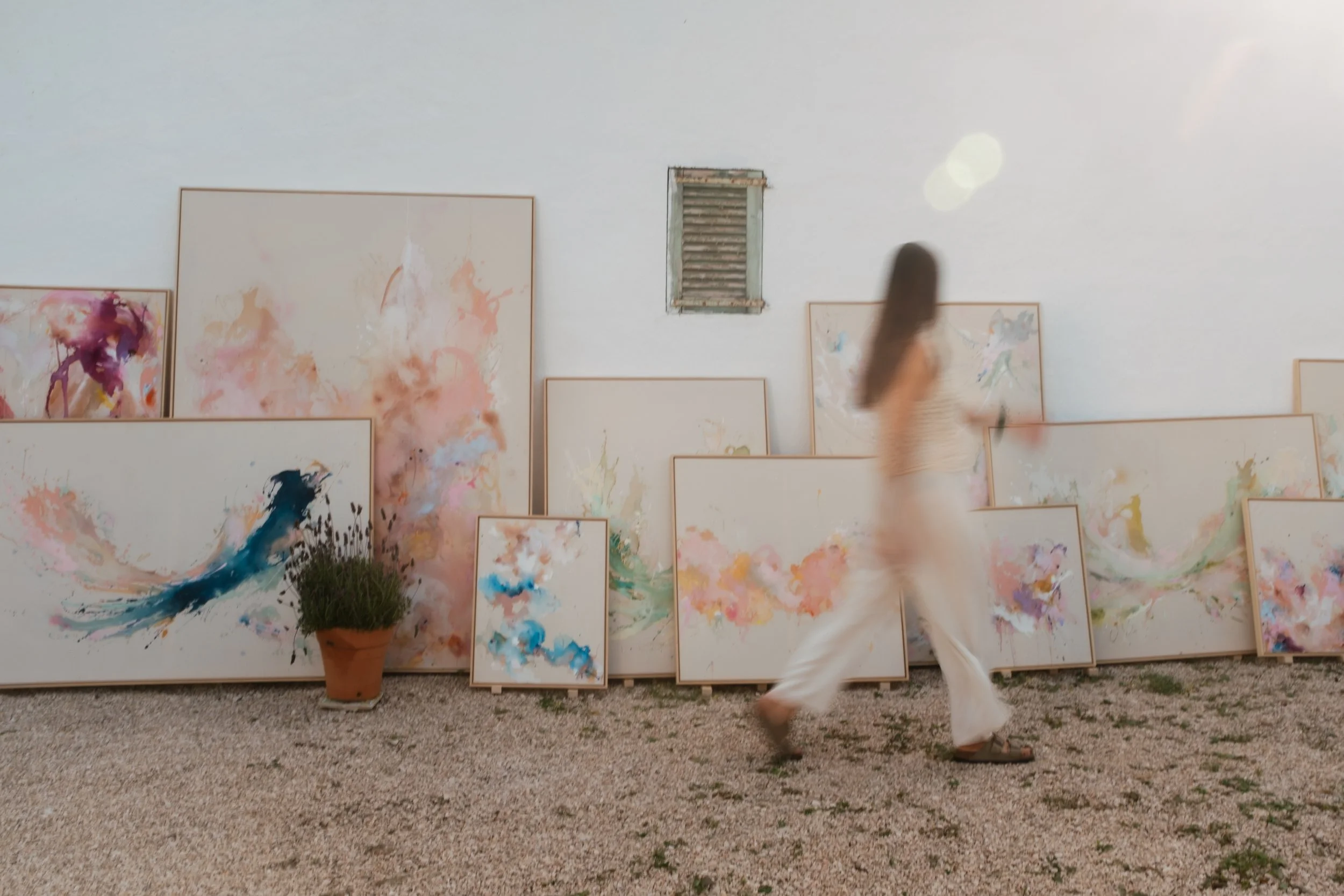 "Mindful Moments" exhibition by contemporary artist Denize Jung at Baesgallery, showcasing layered abstract artworks inspired by stillness, natural textures and quiet moments.