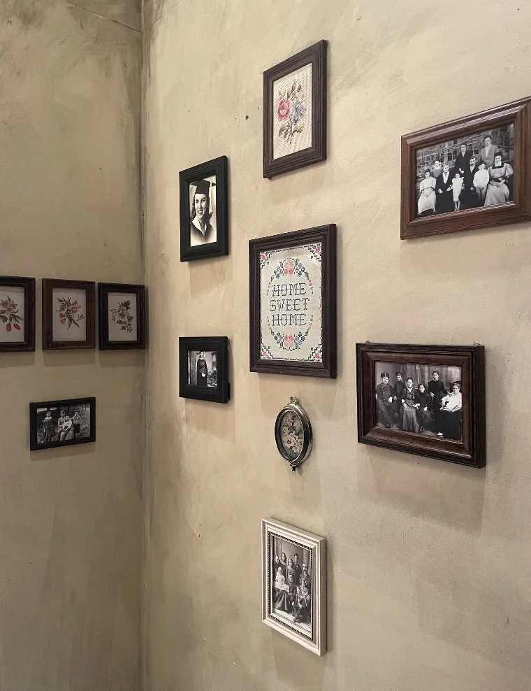 Children and family themed apartment dressing for the opera “Street Scene”