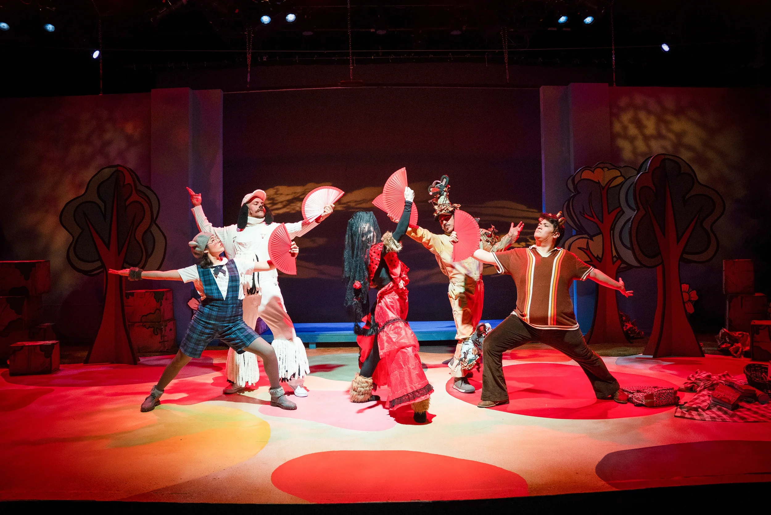 Actors dancing flamenco with bright red fans in the theater kids’ show “Séneca, The Library Mouse” by Jorge Diaz