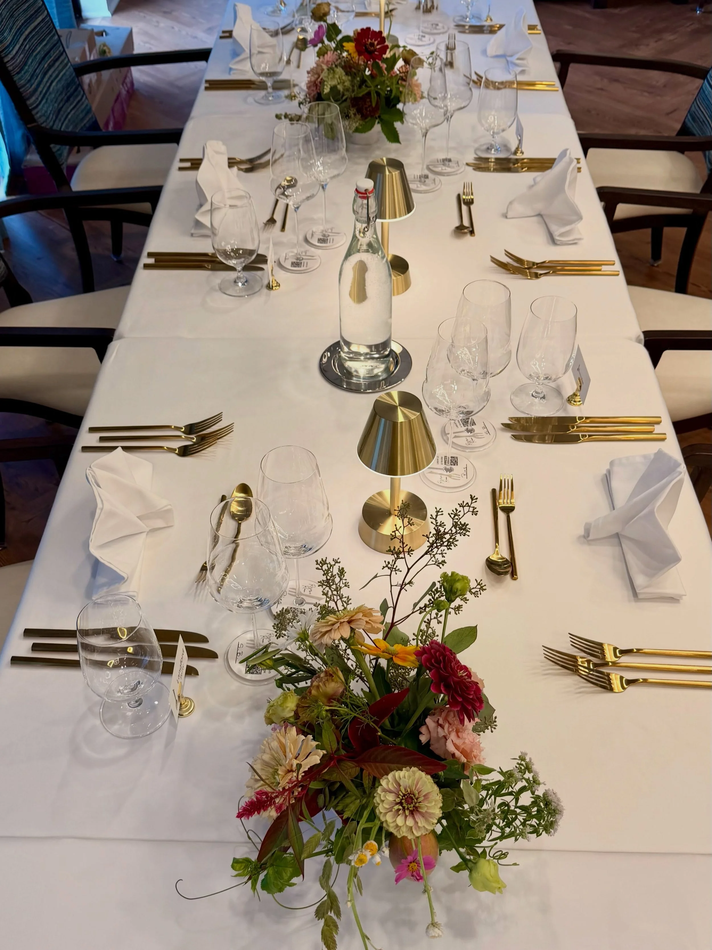 flowers are part of the hospitality.

designed for conversation, shared meals, and lingering a little longer around the table.

thank you, reserve room, for another beautiful evening. ✽