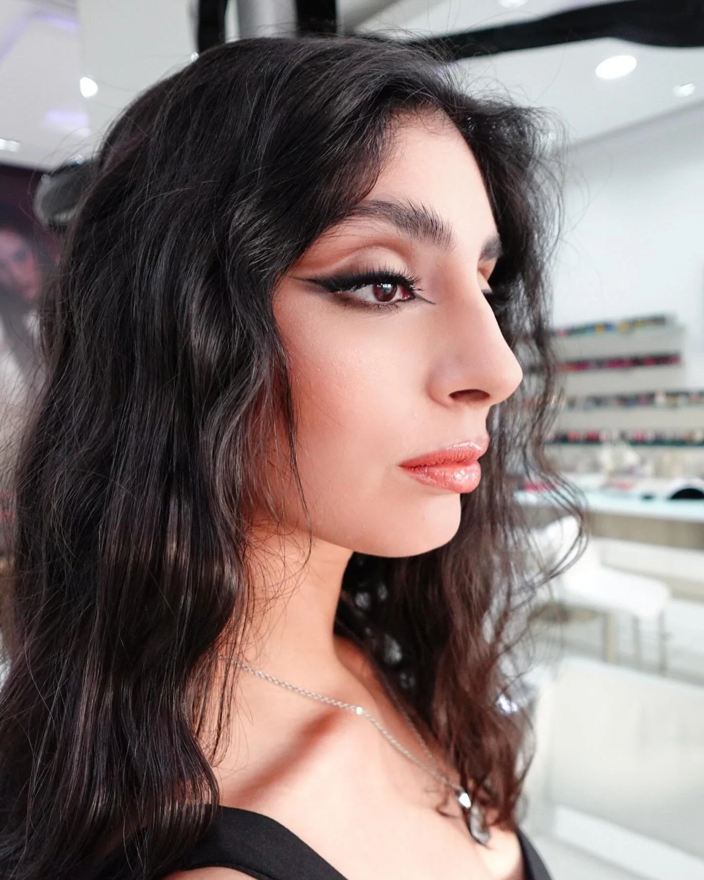MAINMAQUILLAJE.jpg