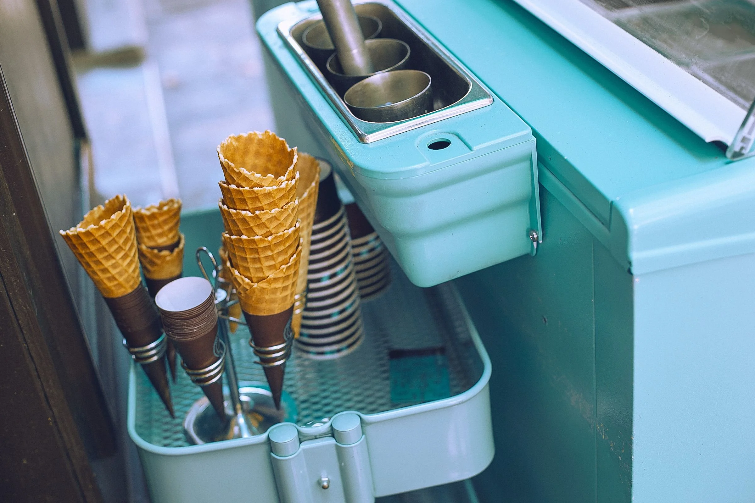 05-cones-serving-cart-pexels-4947220.jpg