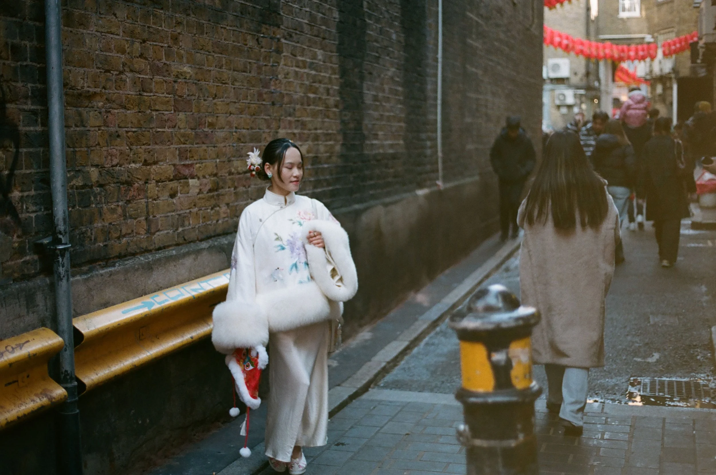 chinatown-london-woman.jpg