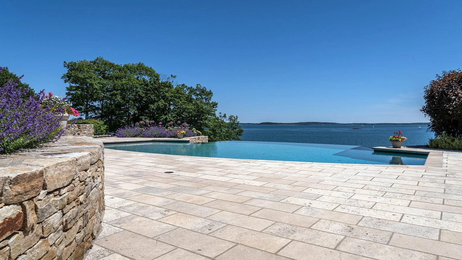 gnome-slider-infinity-pool_Hero_Slideshow.jpg