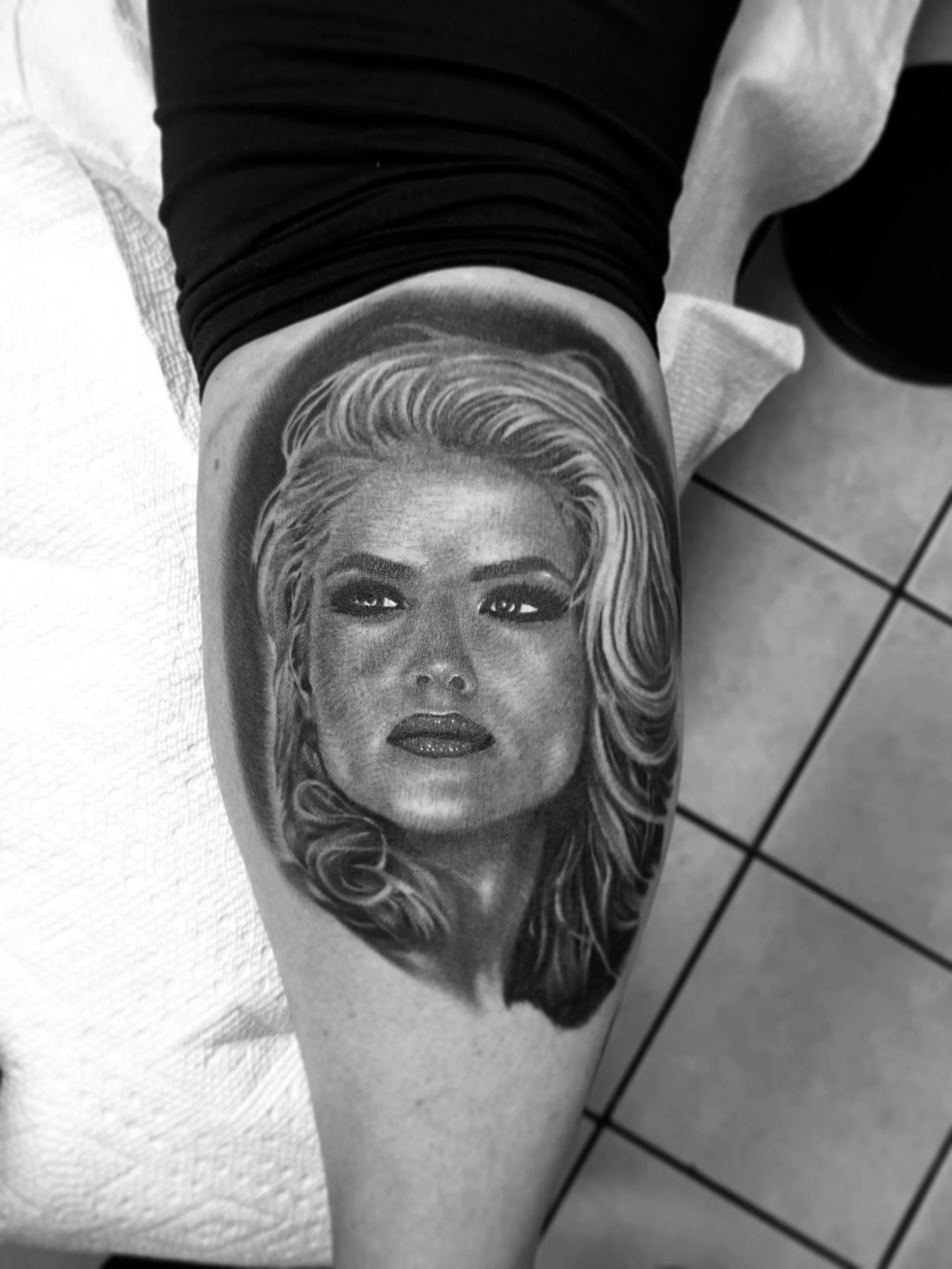 Black and gray portrait of Anna Nicole Smith by Jesse Smith at Human Production Gallery in Bethel Park, PA.