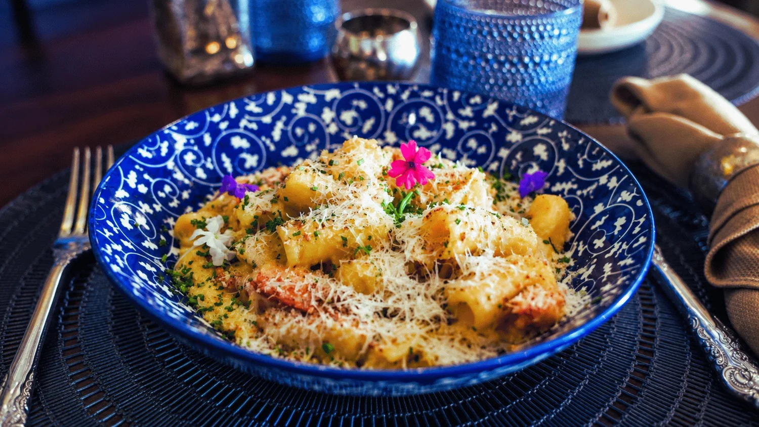 Rigatoni finished with edible flowers