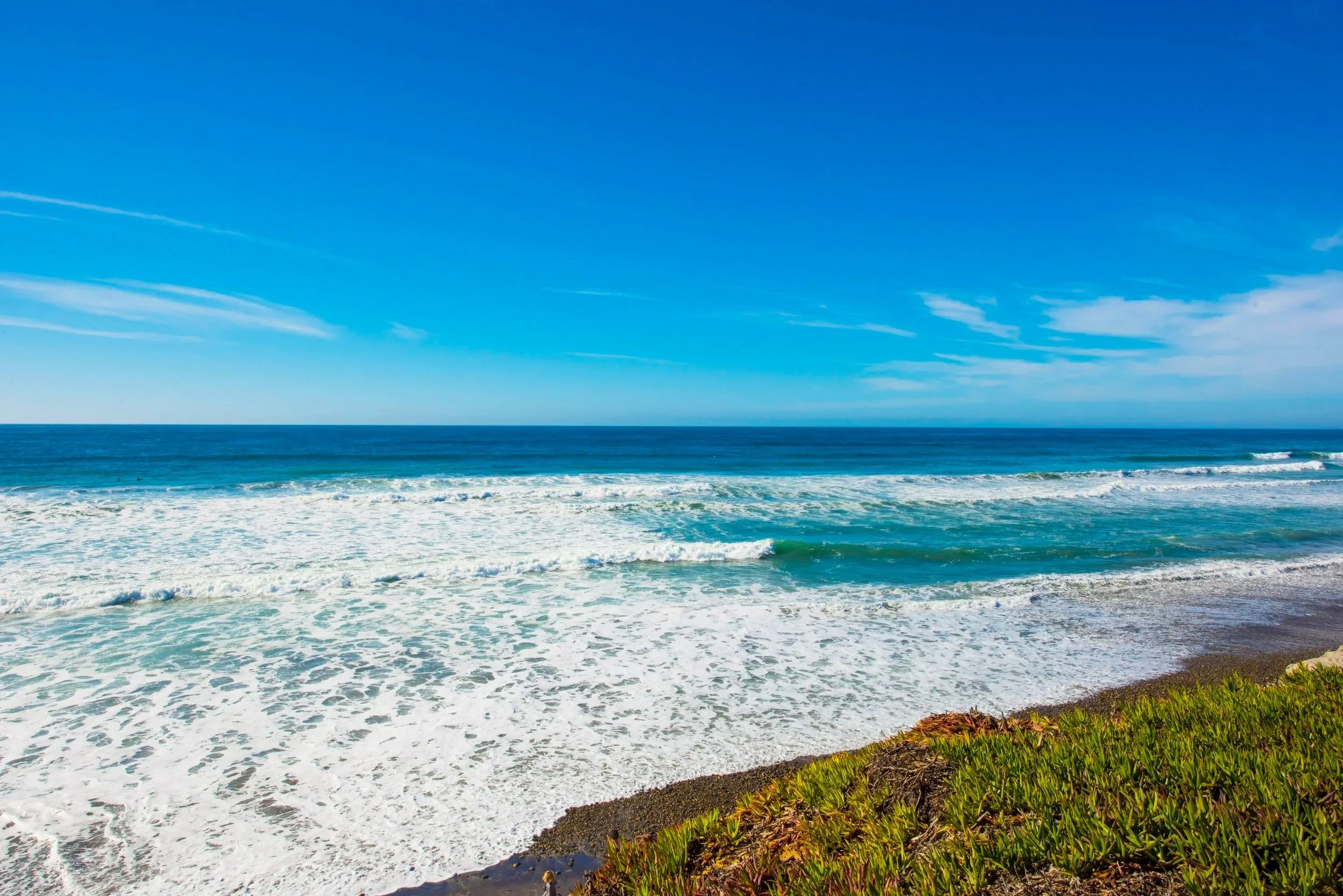 Carlsbad coastline and beach overlooking the Pacific Ocean in Carlsbad, California