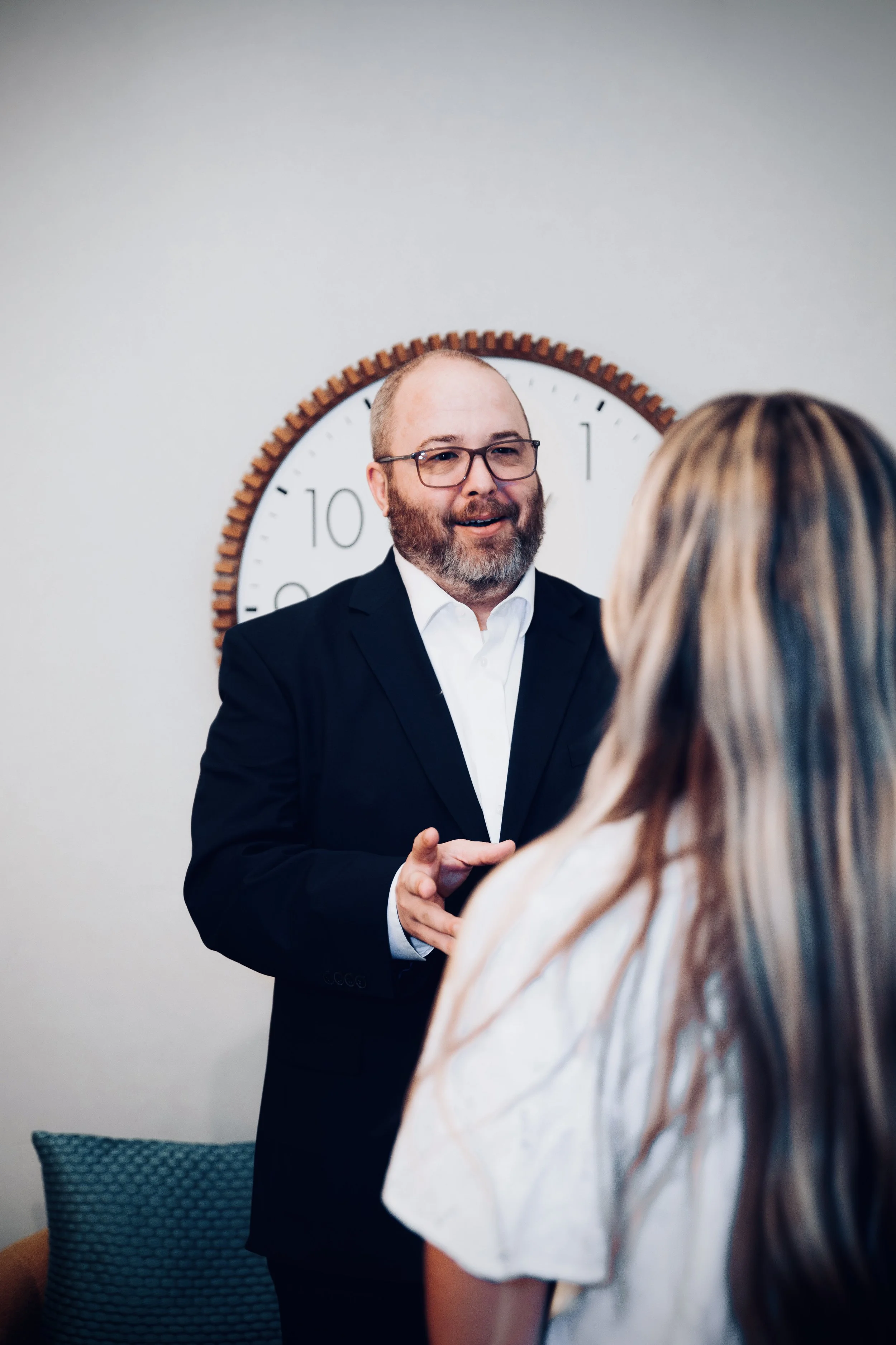 Oklahoma mental health attorney, Jason Kreth, consults with a clinician client.