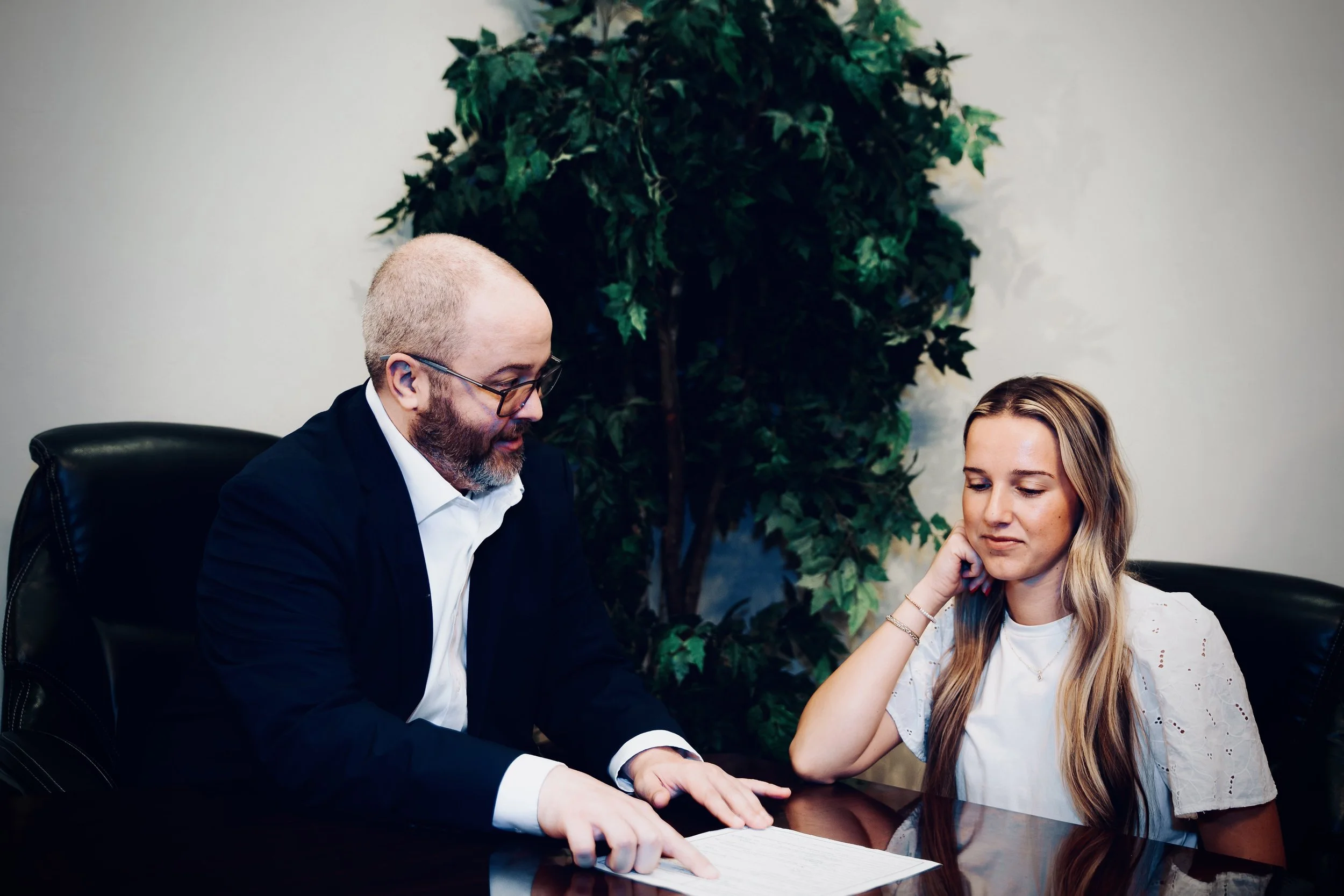 Oklahoma mental health attorney, Jason Kreth, consulting with a clinician client.