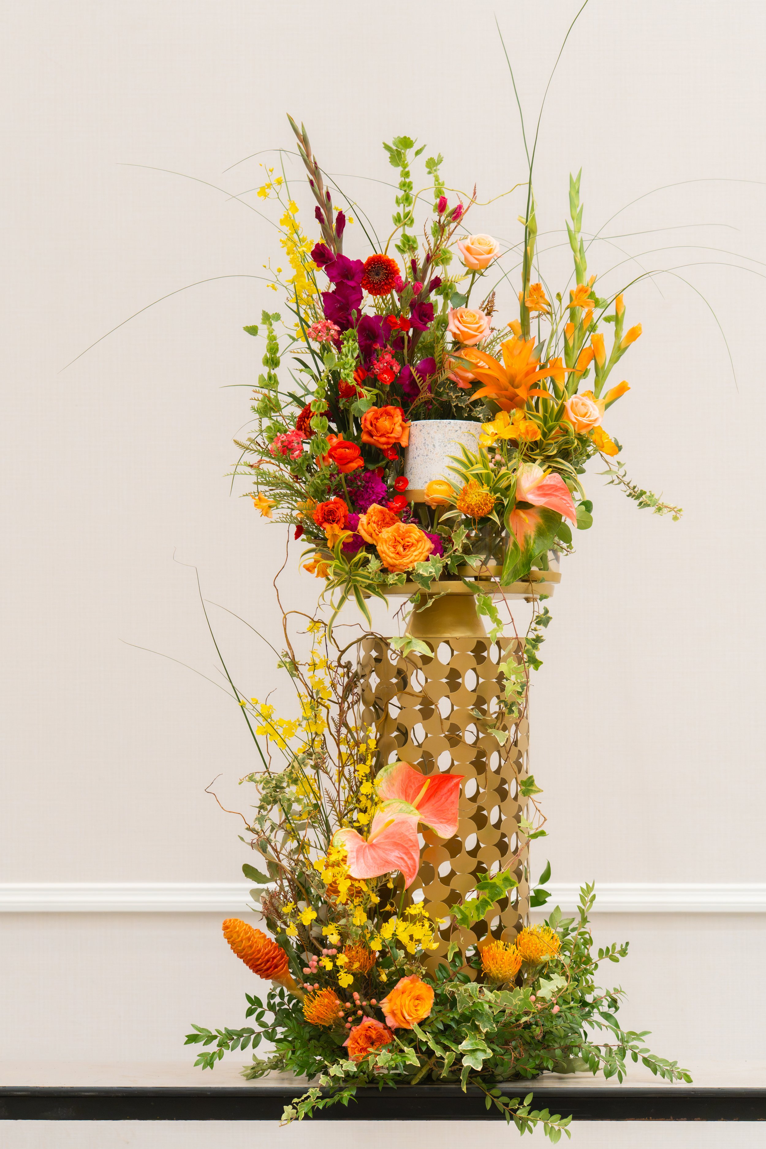 Argyle Urn Surround on Column