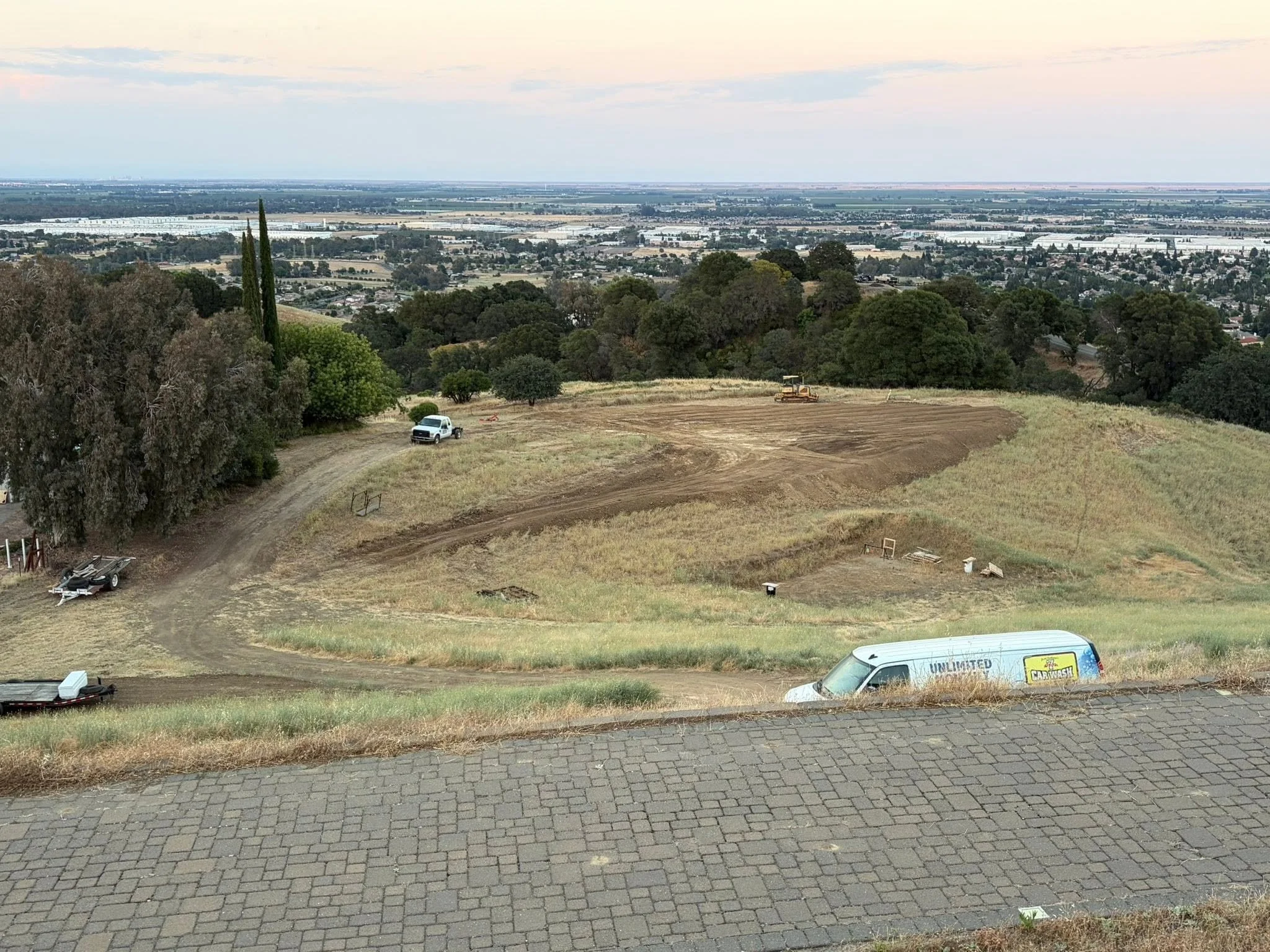 Kubota returning from a rental 
The pad it's getting bigger, more grading work.
And the sun looks amazing 🤩 