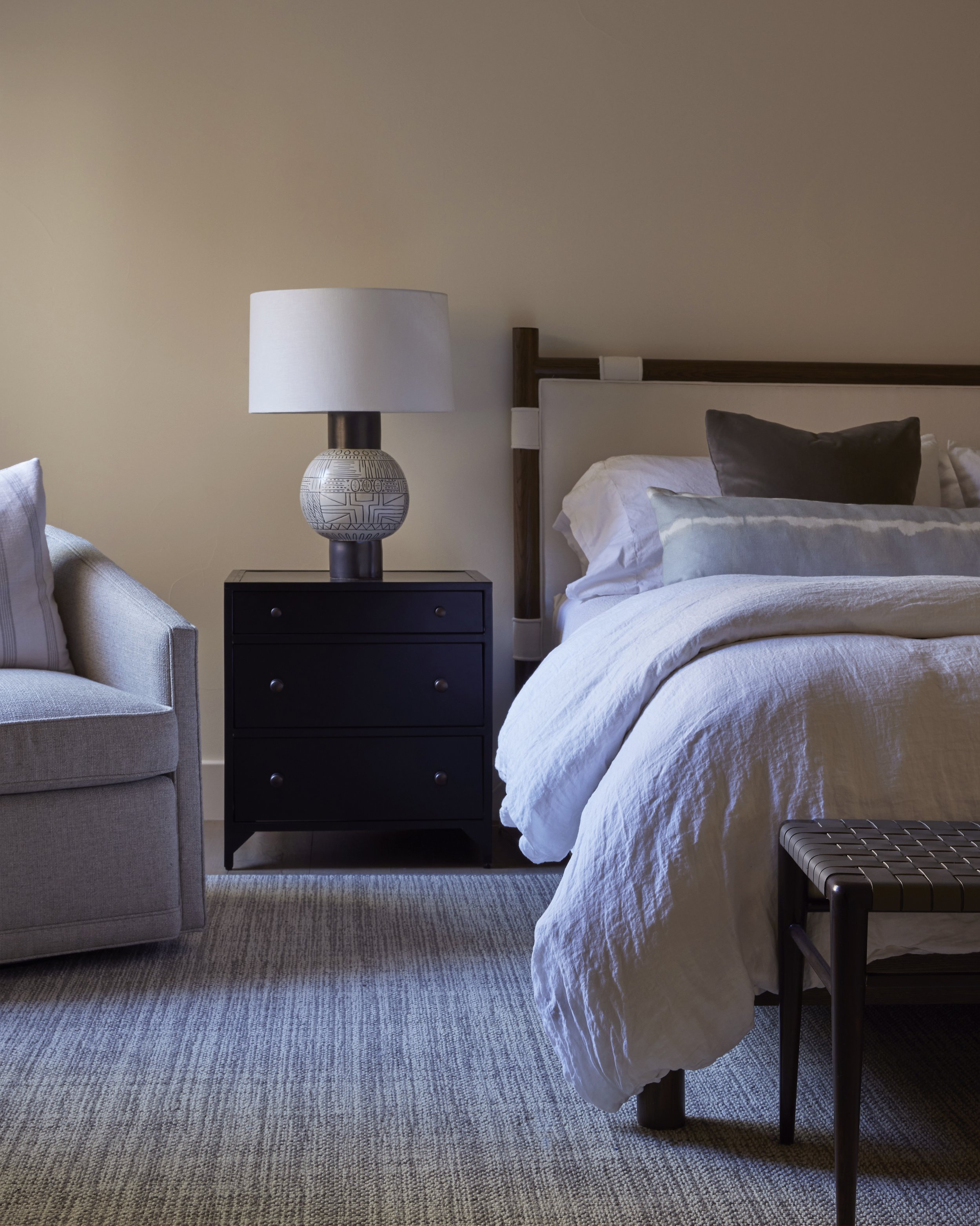 hyde-evans-design_desert-residence_guest-bedroom_modern-contemporary_interior-design_seattle_la-quinta_palm-springs1.jpg