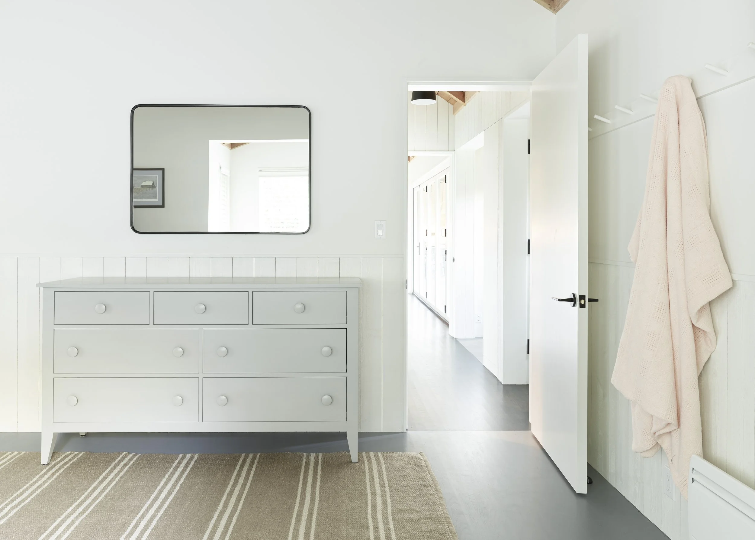 HydeEvansDesign_InteriorDesignSeattle_LopezCabins_Bedroom2.jpg