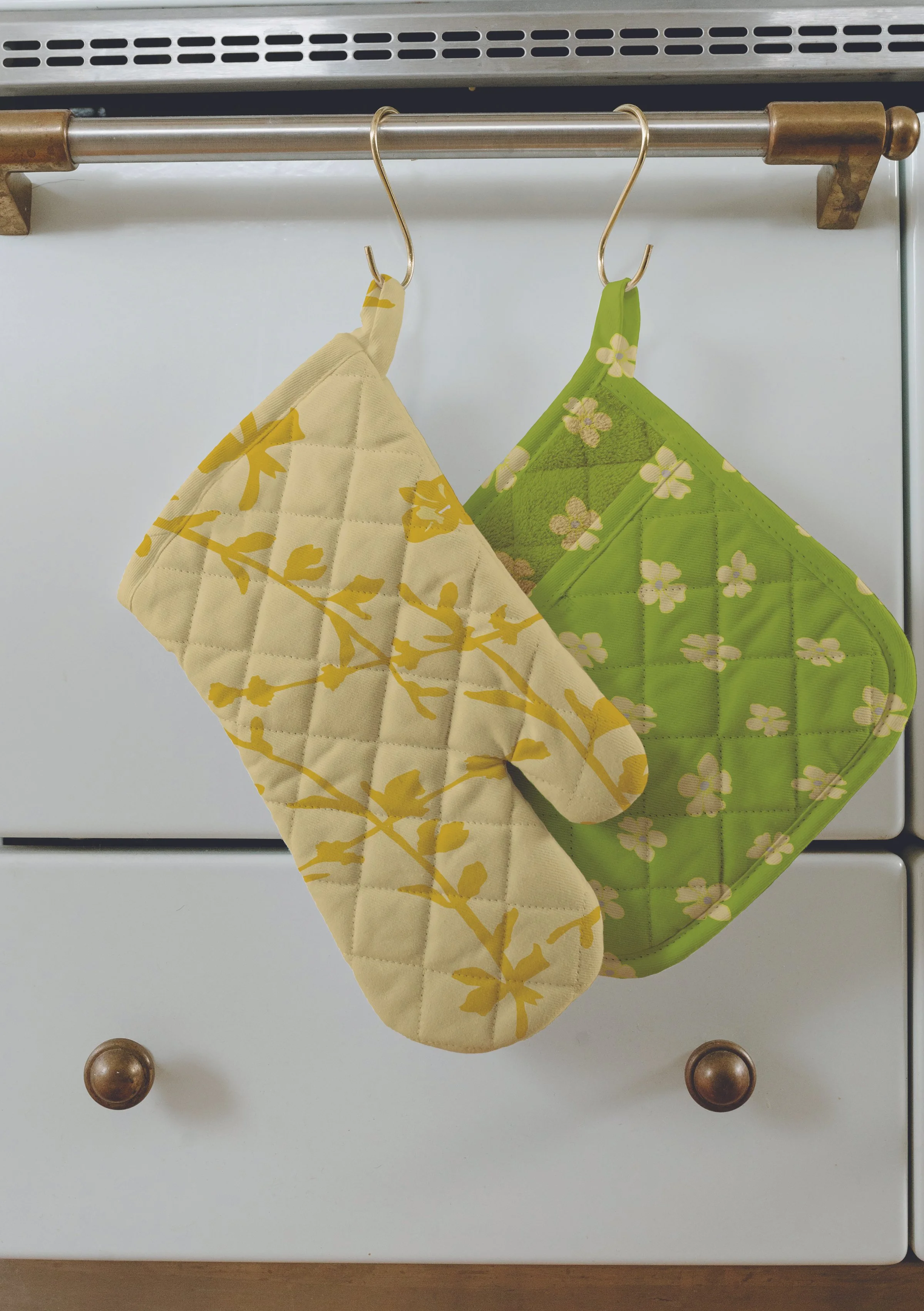Oven mitts with Forsythia Tunnel and Petal Push 
