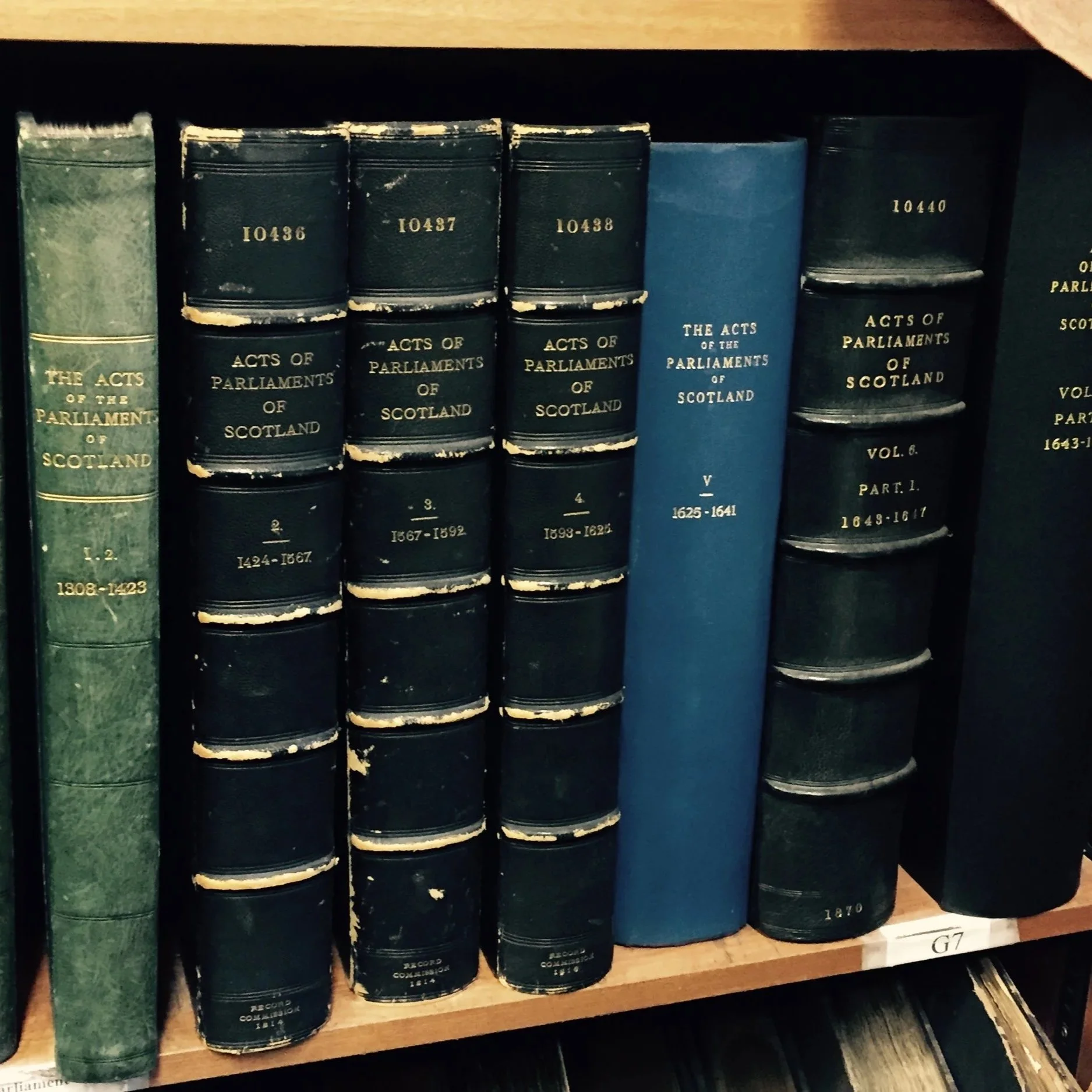 Shelf of old books. Paleaography research consultant services Laura Doak historian public executions riots plots sedition treason Scotland British Britain Tudors Stuarts Georgians Jacobites 1603 1707 1688 1715 1638