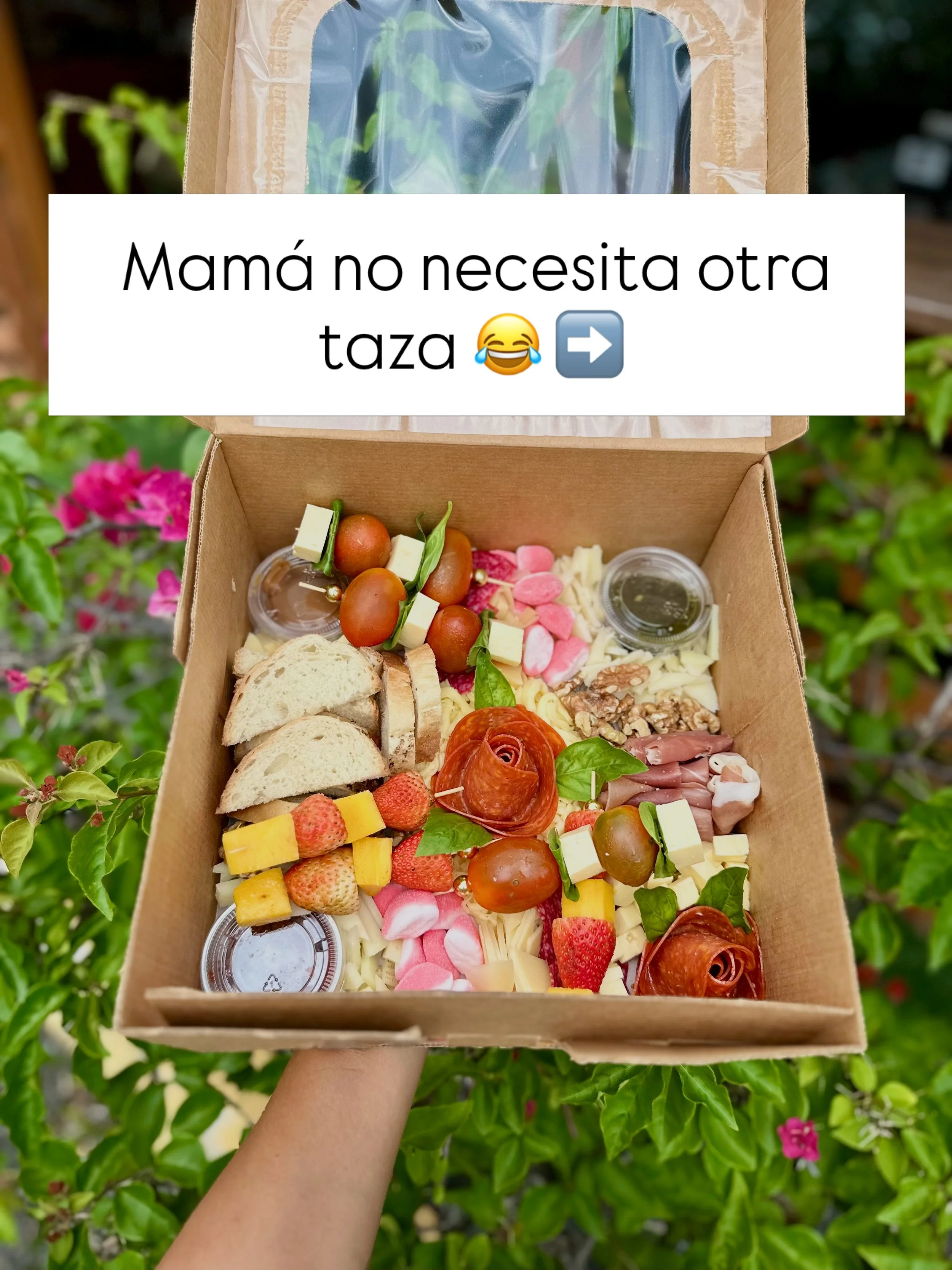 Mam&aacute; quiere algo para disfrutar ELLA: quesitos, fiambres, una copita de vino&hellip; y cero responsabilidades por un rato. 🧀🍷✨

Porque mam&aacute; tambi&eacute;n merece que la chineen. 🤎

&iquest; cu&aacute;ntas mam&aacute;s confirman? 👀😂