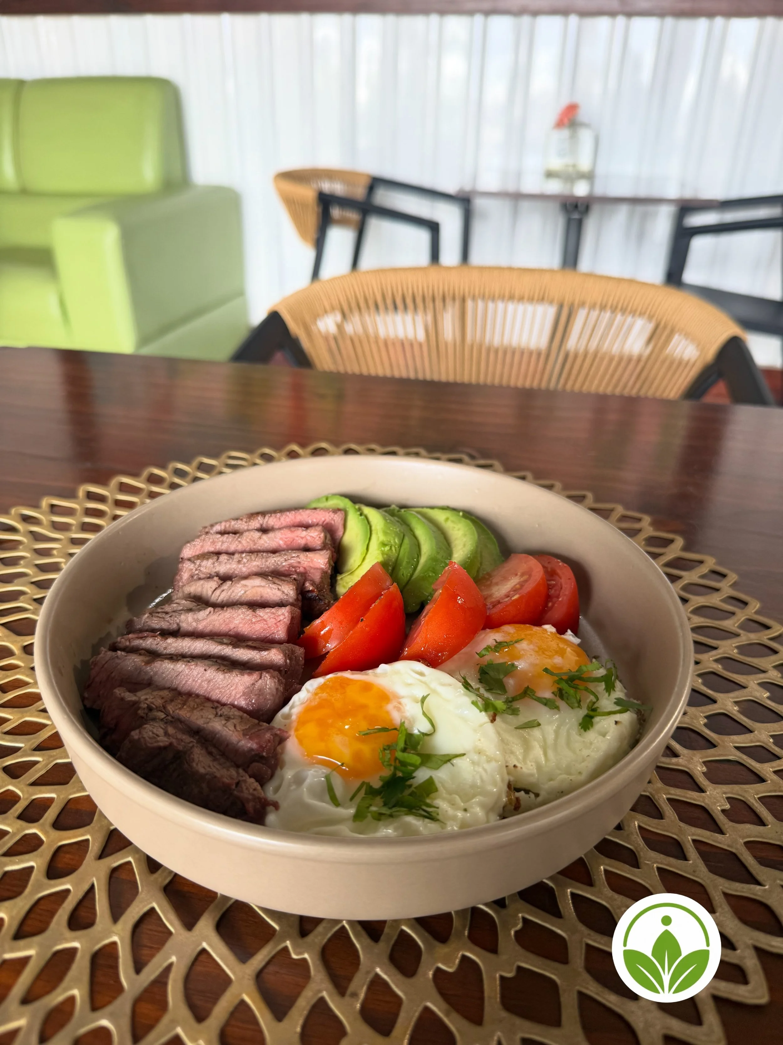 Este fin de semana estrenamos plato nuevo para brunch. 🔥

Steak &amp; Eggs: carne jugosa, huevos al punto, aguacate y tomate fresco; una combinaci&oacute;n perfecta para quienes disfrutan un brunch m&aacute;s fuerte, completo y delicioso.

Disponibl