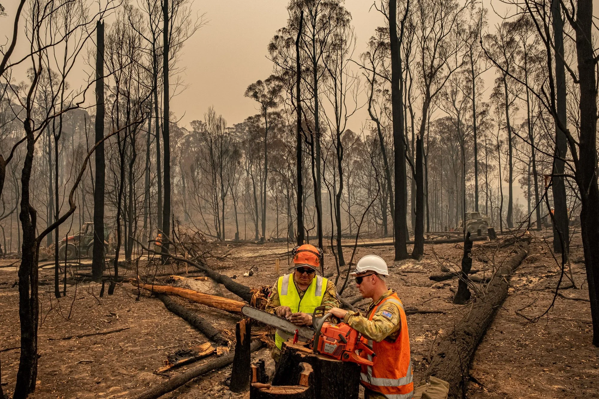 An army reserve officer sharpens his saw at the Tambo Bushland reserve in the small town of Wiseleigh in the North East of the state of Victoria on 14th of January 2020. Asanka Brendon Ratnayake for The New York Times